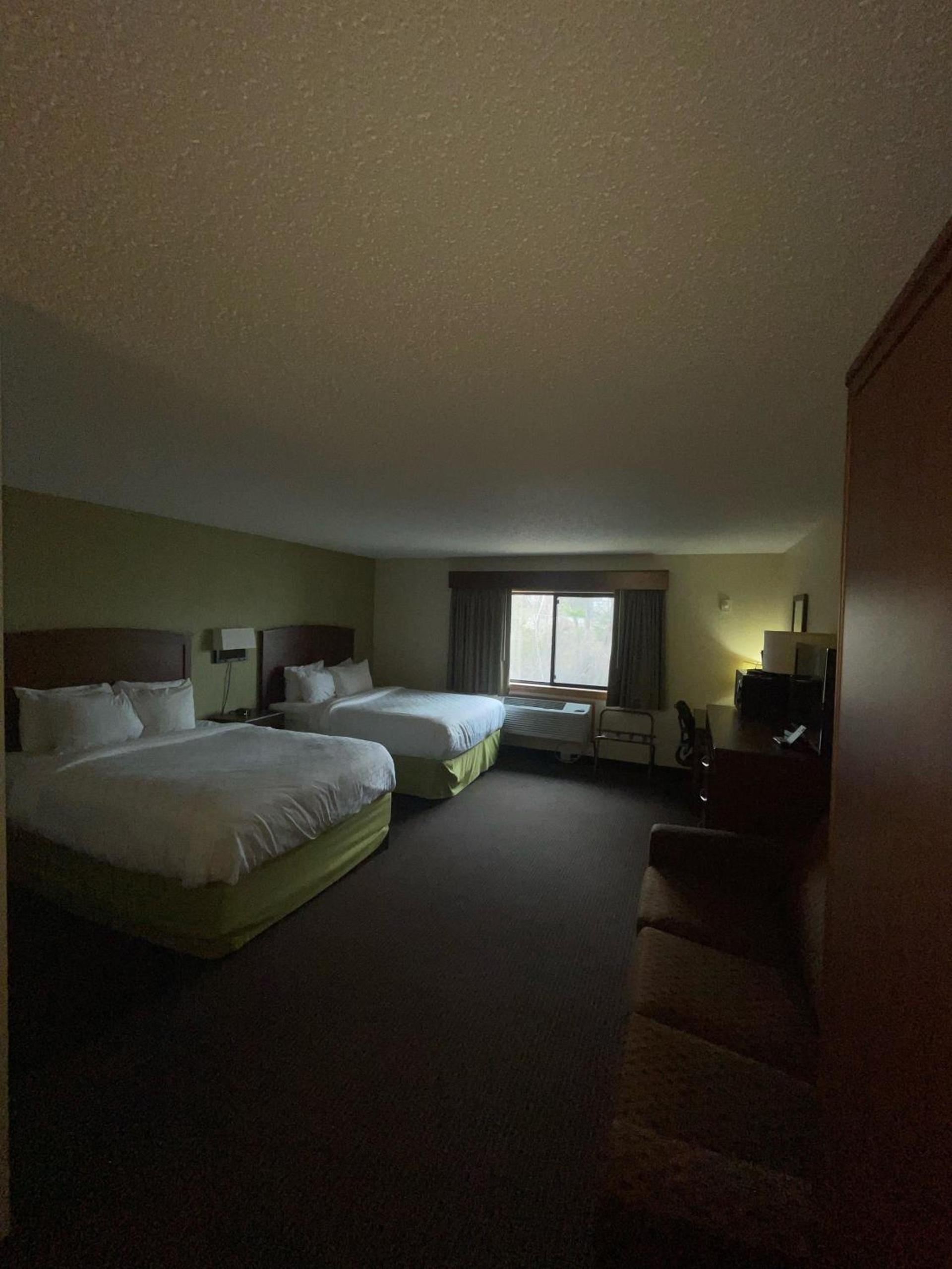 Cobblestone Hotel & Suites - Wisconsin Rapids photo 47