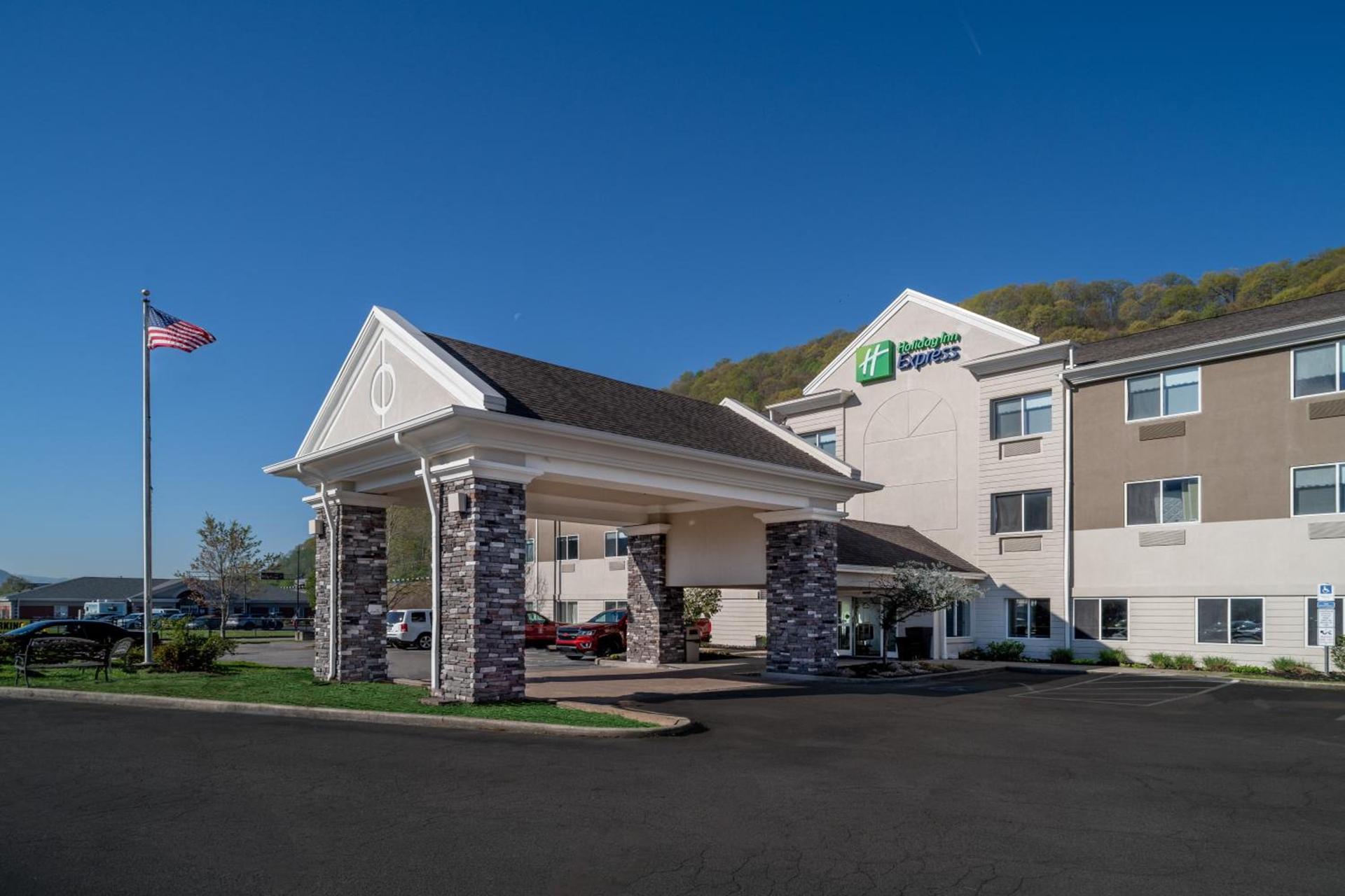 Holiday Inn Express - Charleston/Kanawha City by IHG photo 2