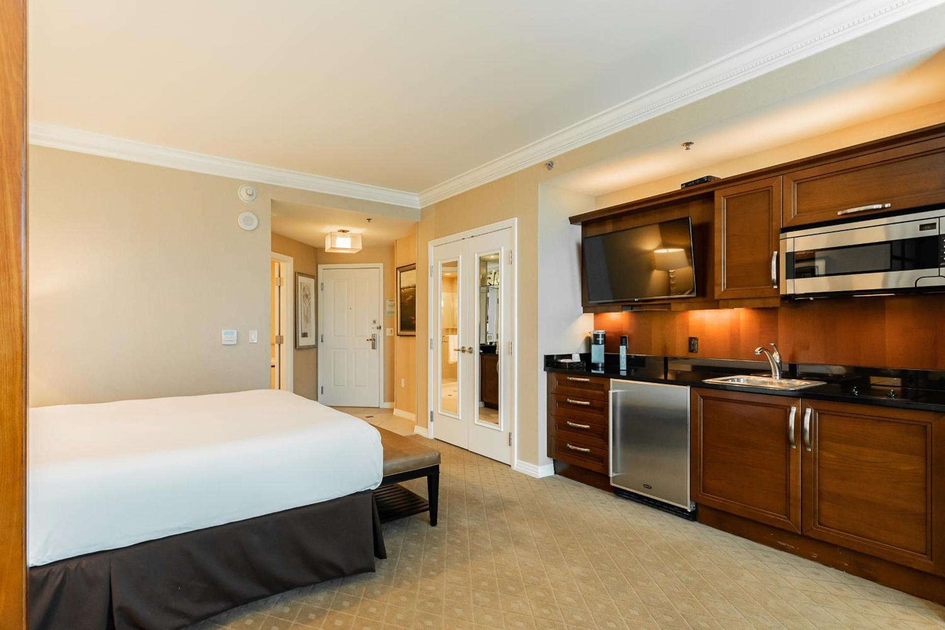 MGM Signature, Centrally Located, Strip Views NO RESORT FEE photo 7