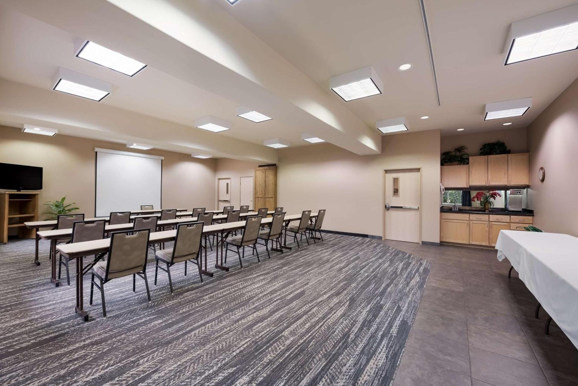 Best Western Plus Kentwood Lodge photo 7
