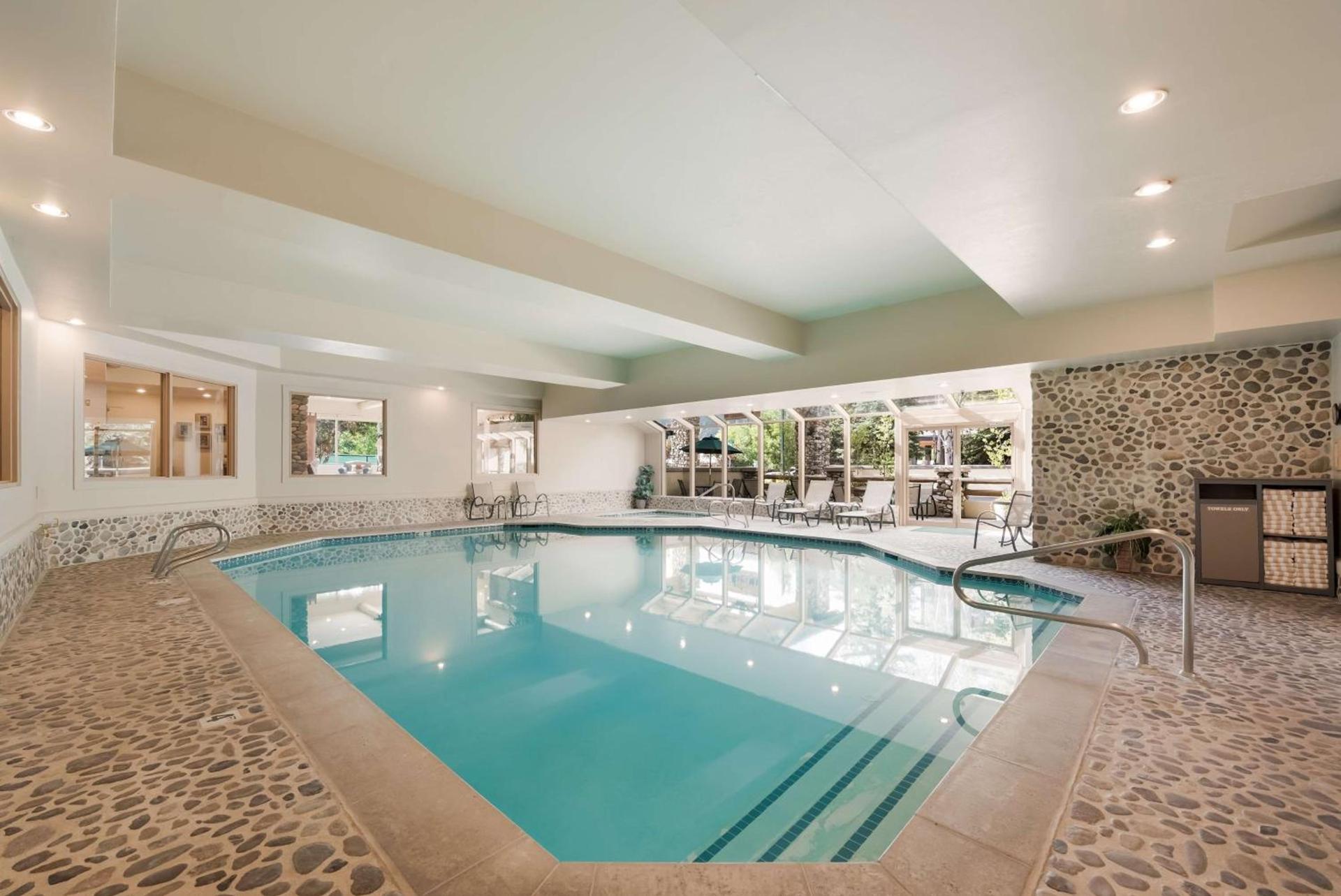 Best Western Plus Kentwood Lodge photo 62