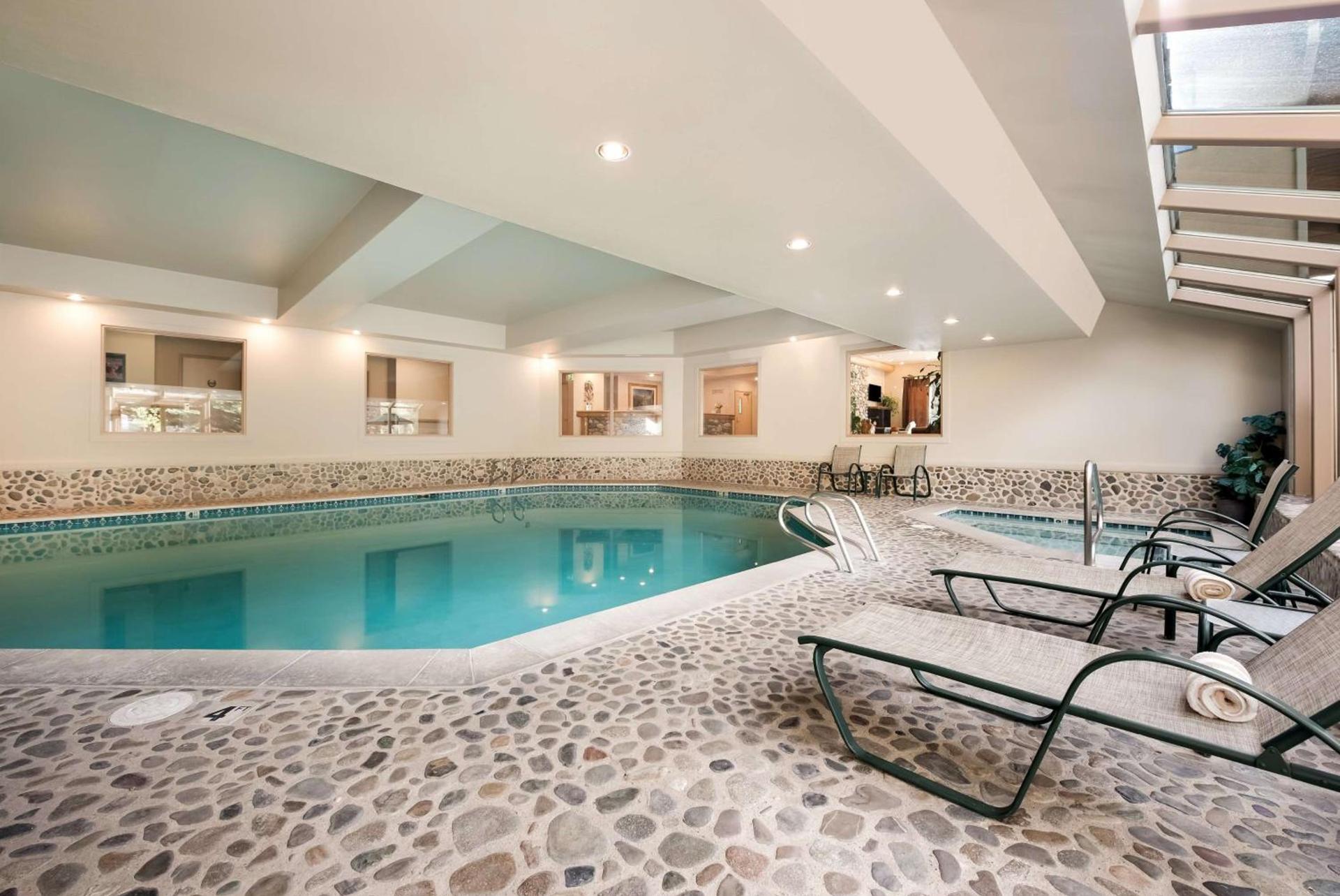 Best Western Plus Kentwood Lodge photo 5