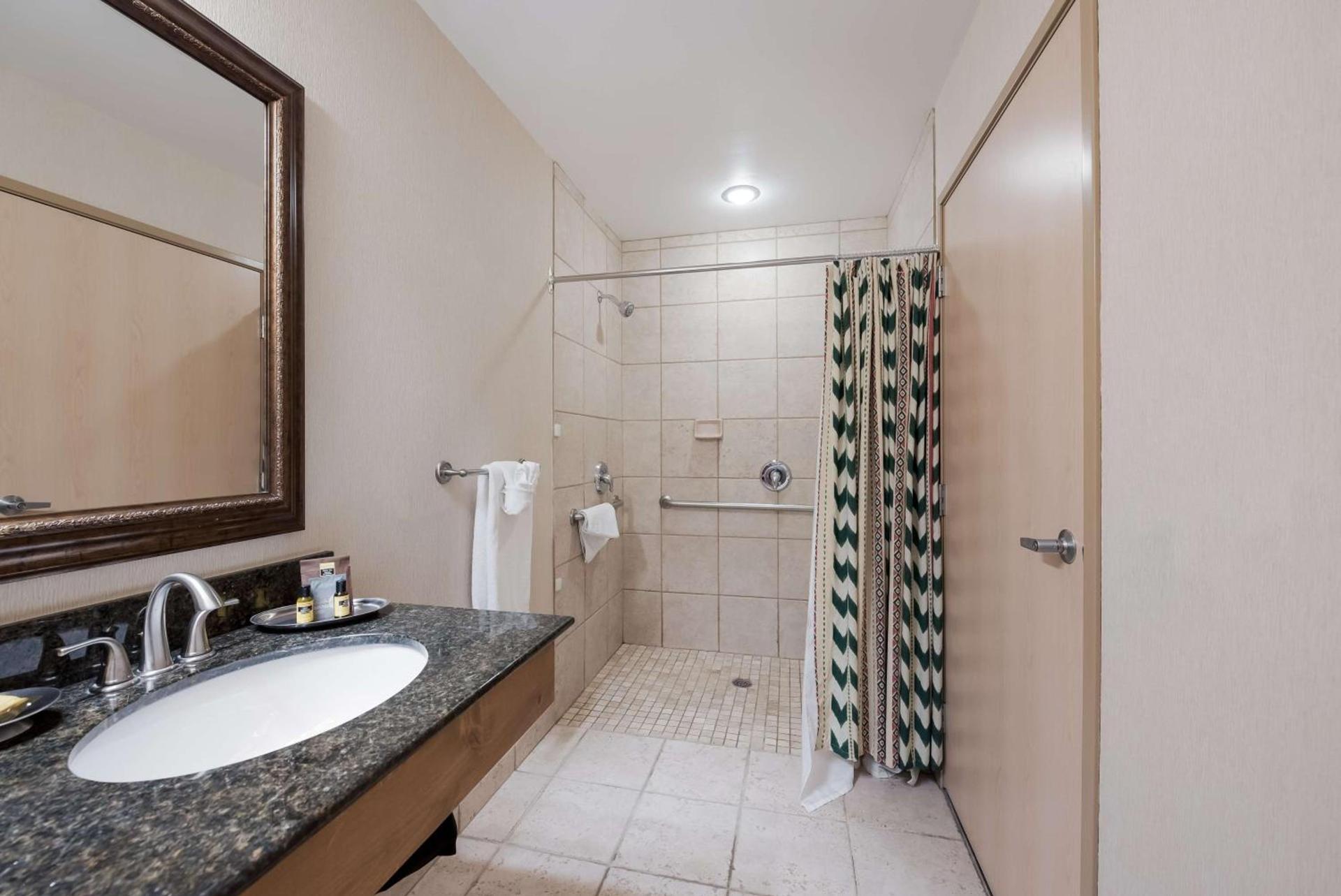 Best Western Plus Kentwood Lodge photo 53
