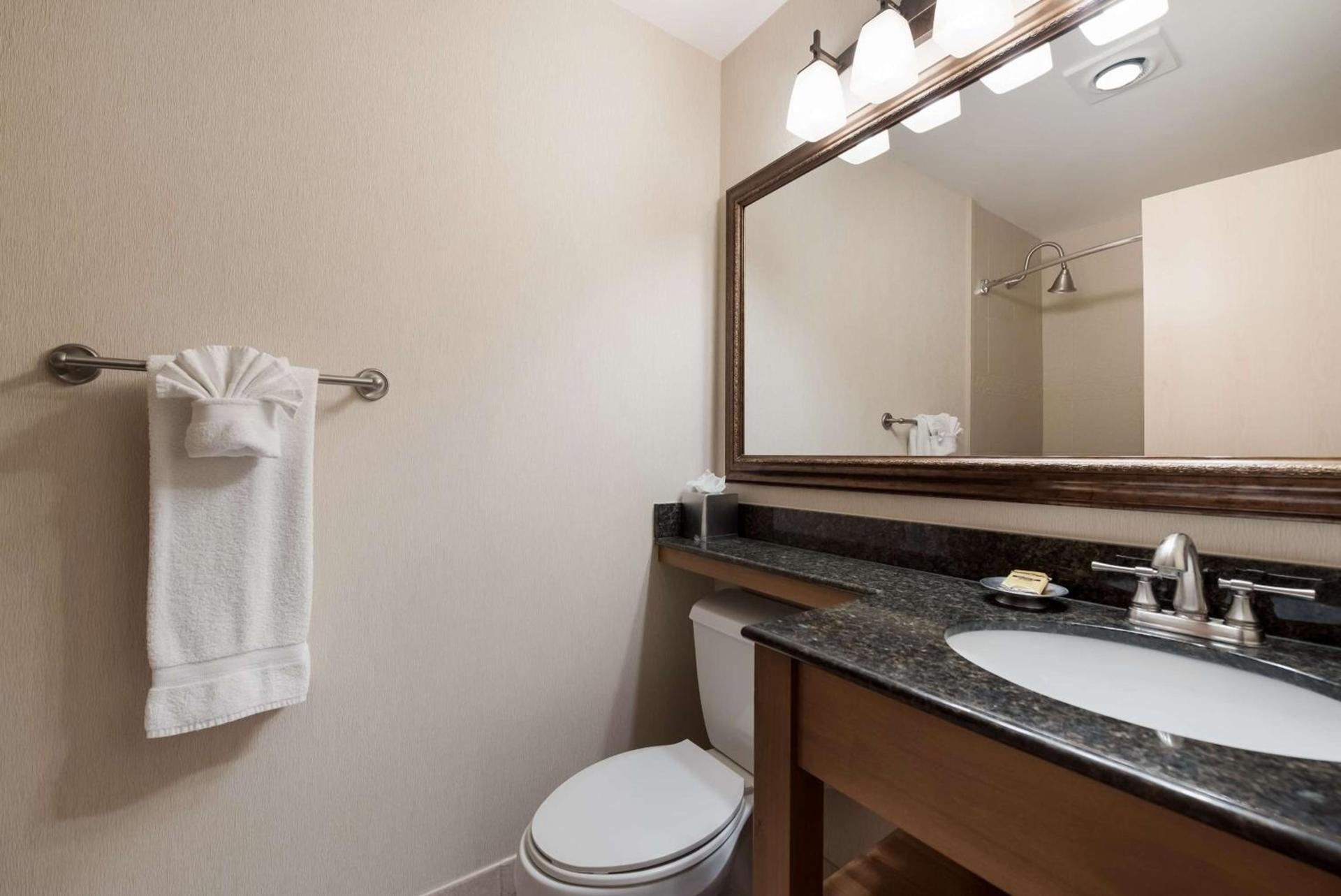 Best Western Plus Kentwood Lodge photo 56