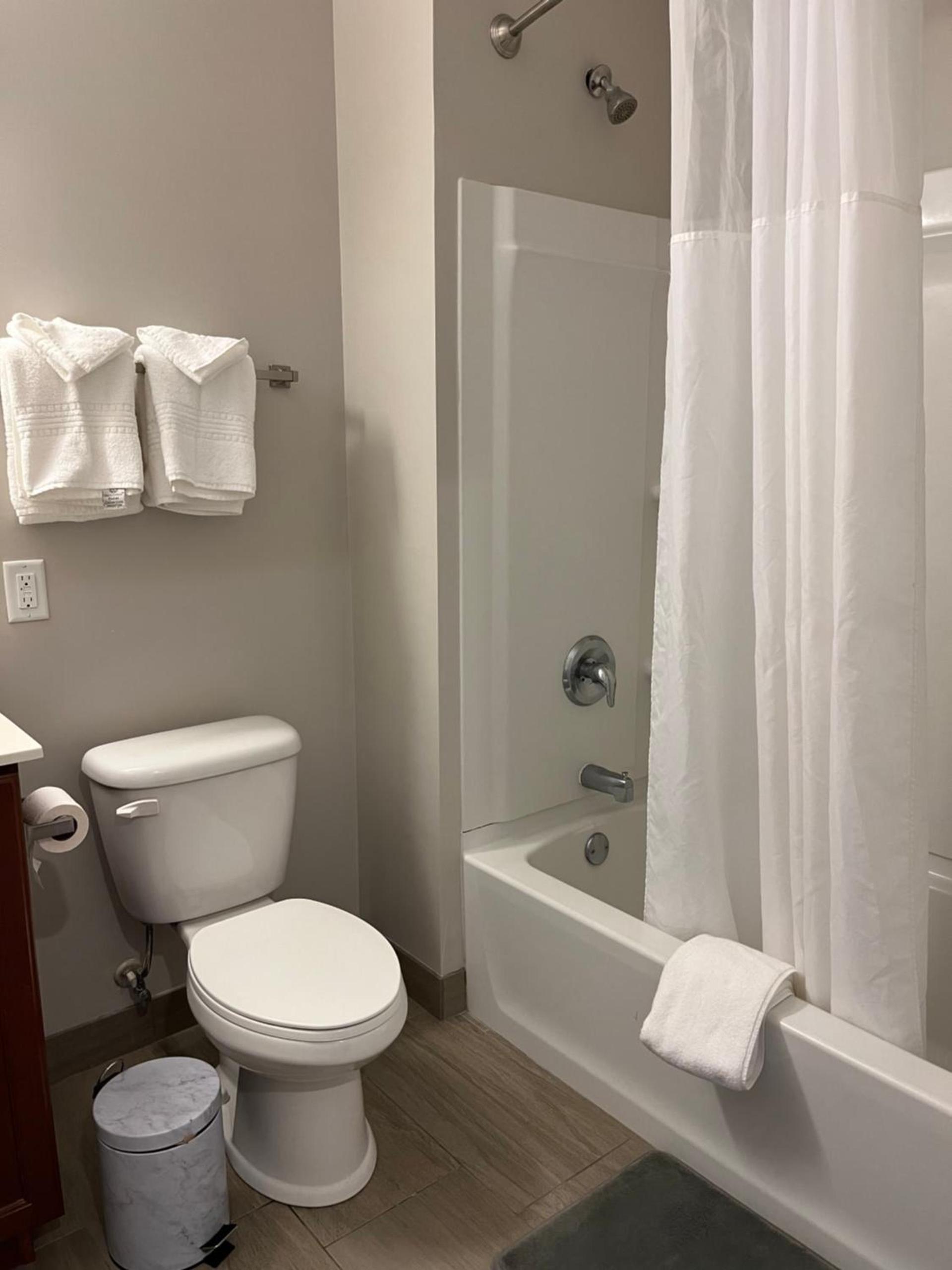 Brinton Suites photo 69