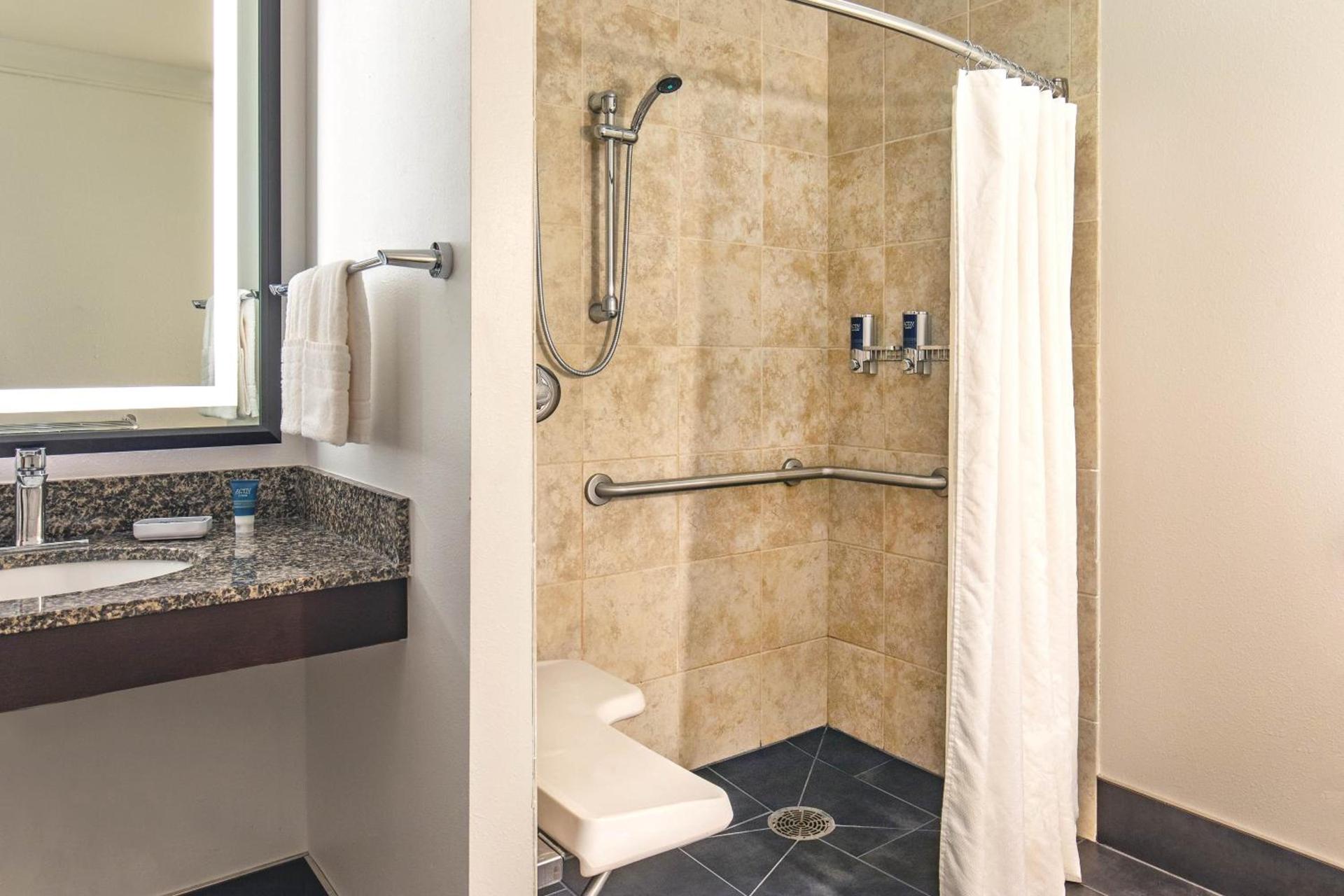 Four Points by Sheraton Kalamazoo photo 10