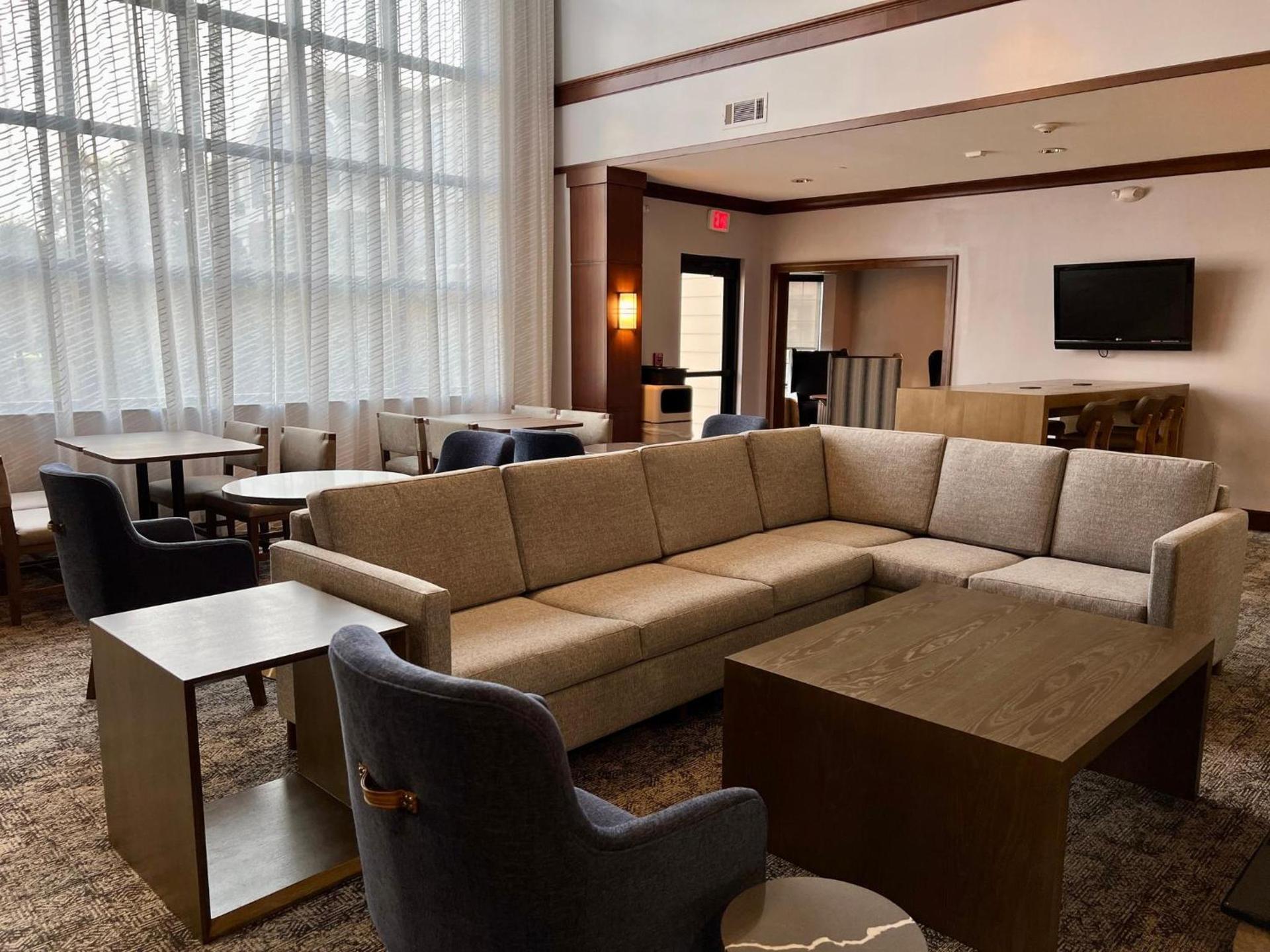 Staybridge Suites Milwaukee West-Oconomowoc by IHG photo 20