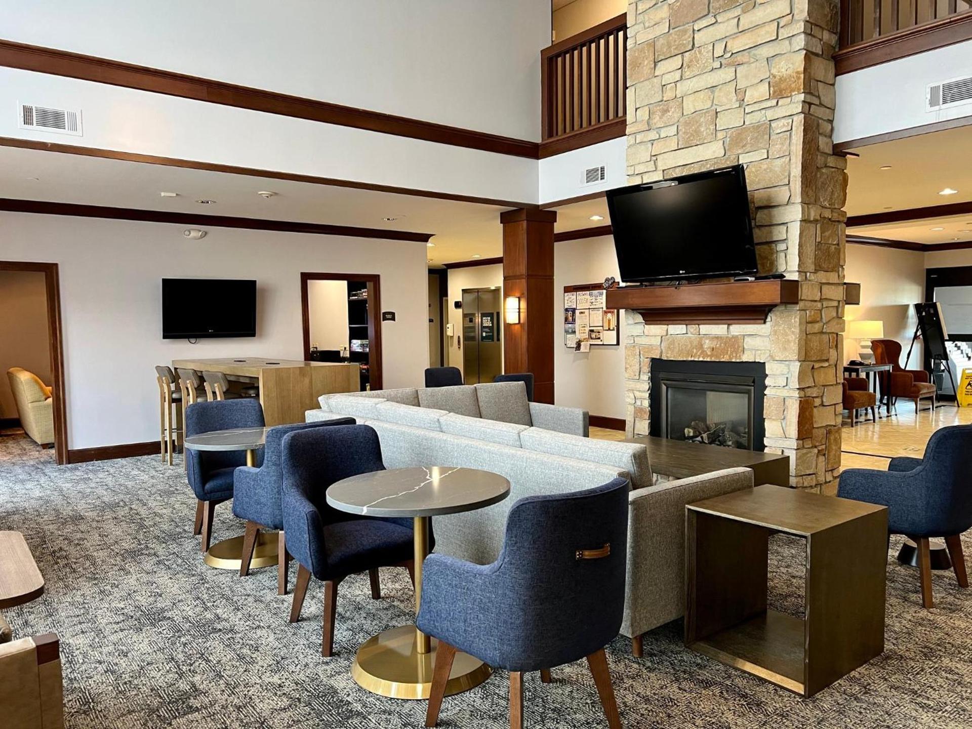 Staybridge Suites Milwaukee West-Oconomowoc by IHG photo 48