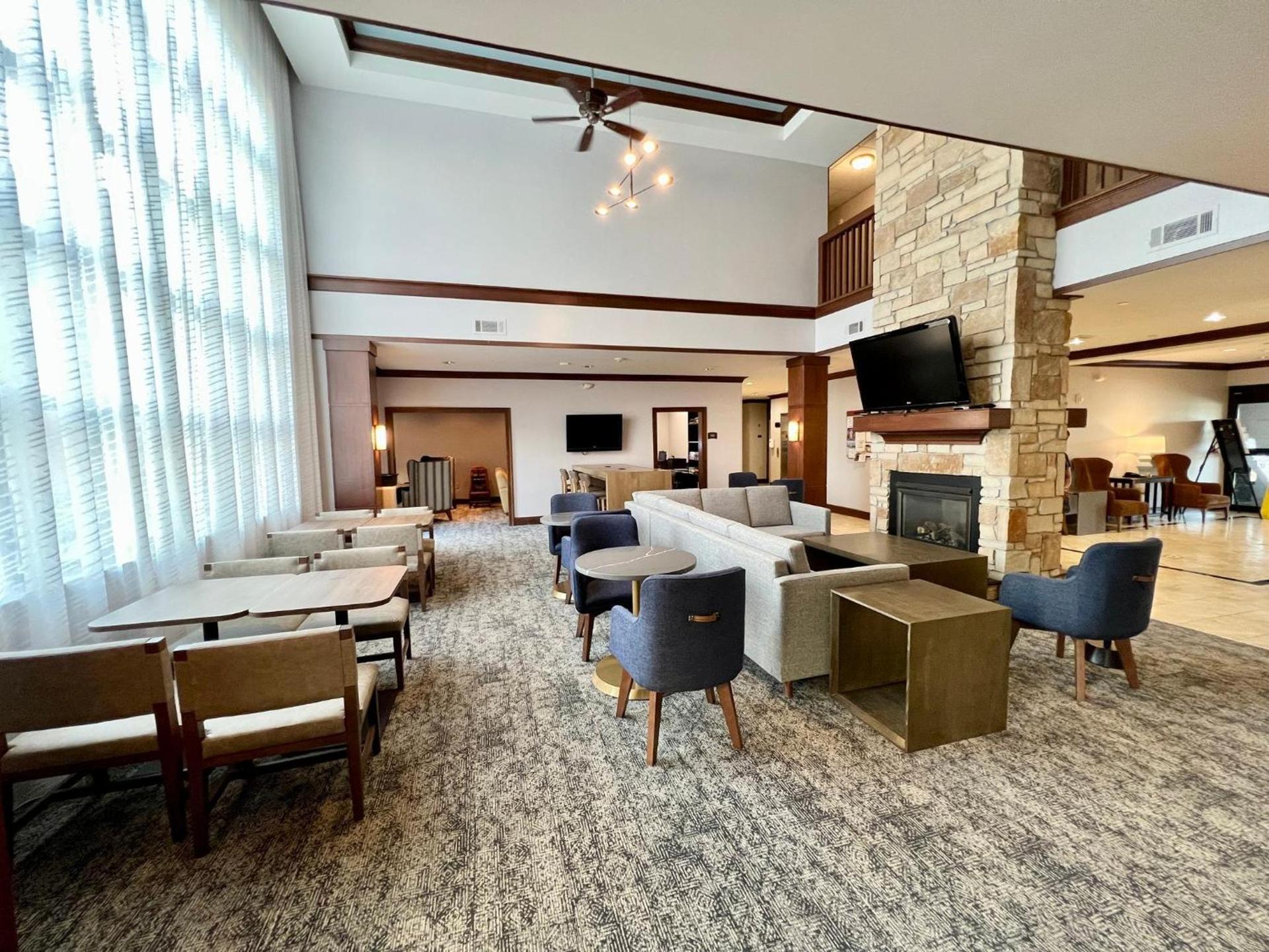 Staybridge Suites Milwaukee West-Oconomowoc by IHG photo 47