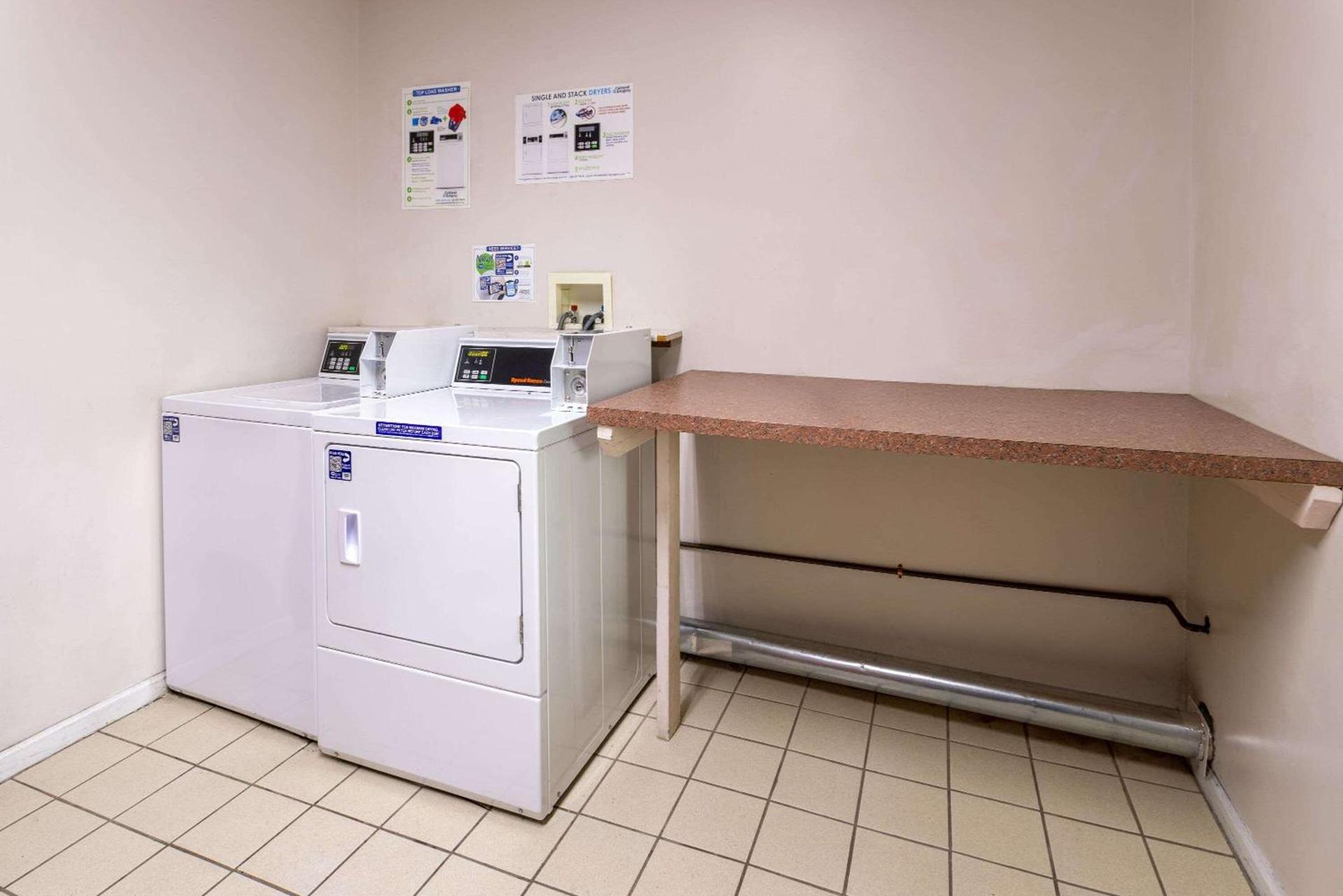 Days Inn & Suites by Wyndham Cherry Hill - Philadelphia photo 25