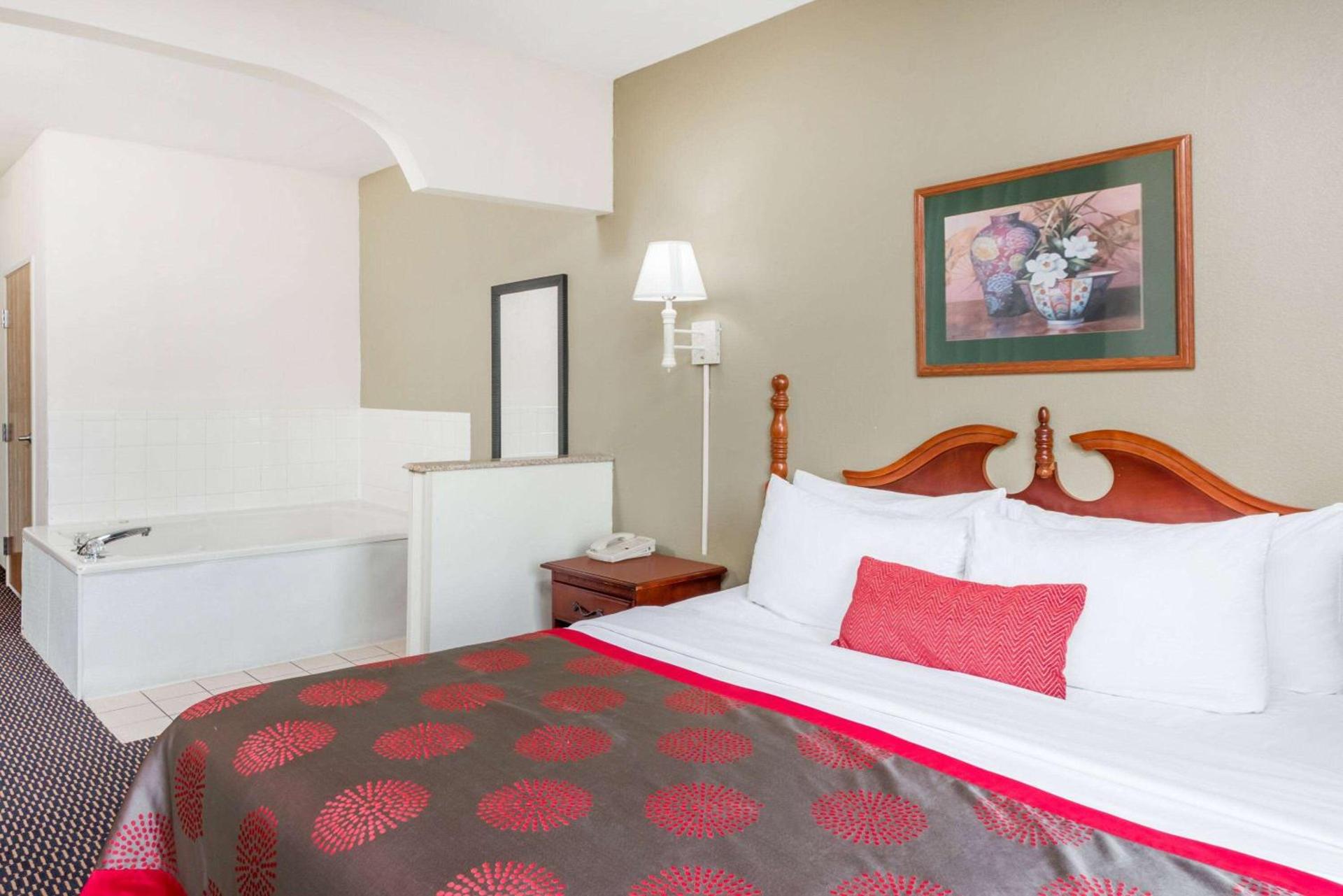Ramada by Wyndham Columbia photo 25
