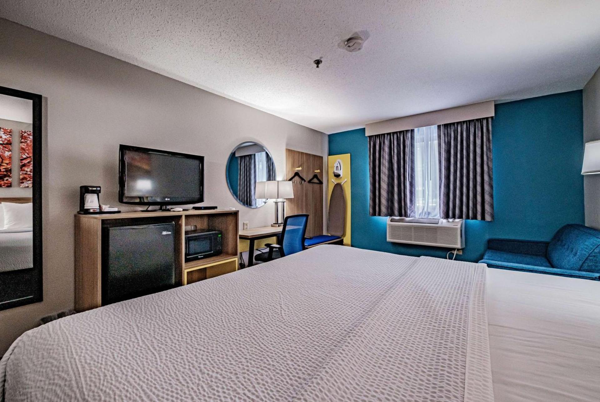 Days Inn by Wyndham Brunswick Bath Area photo 23