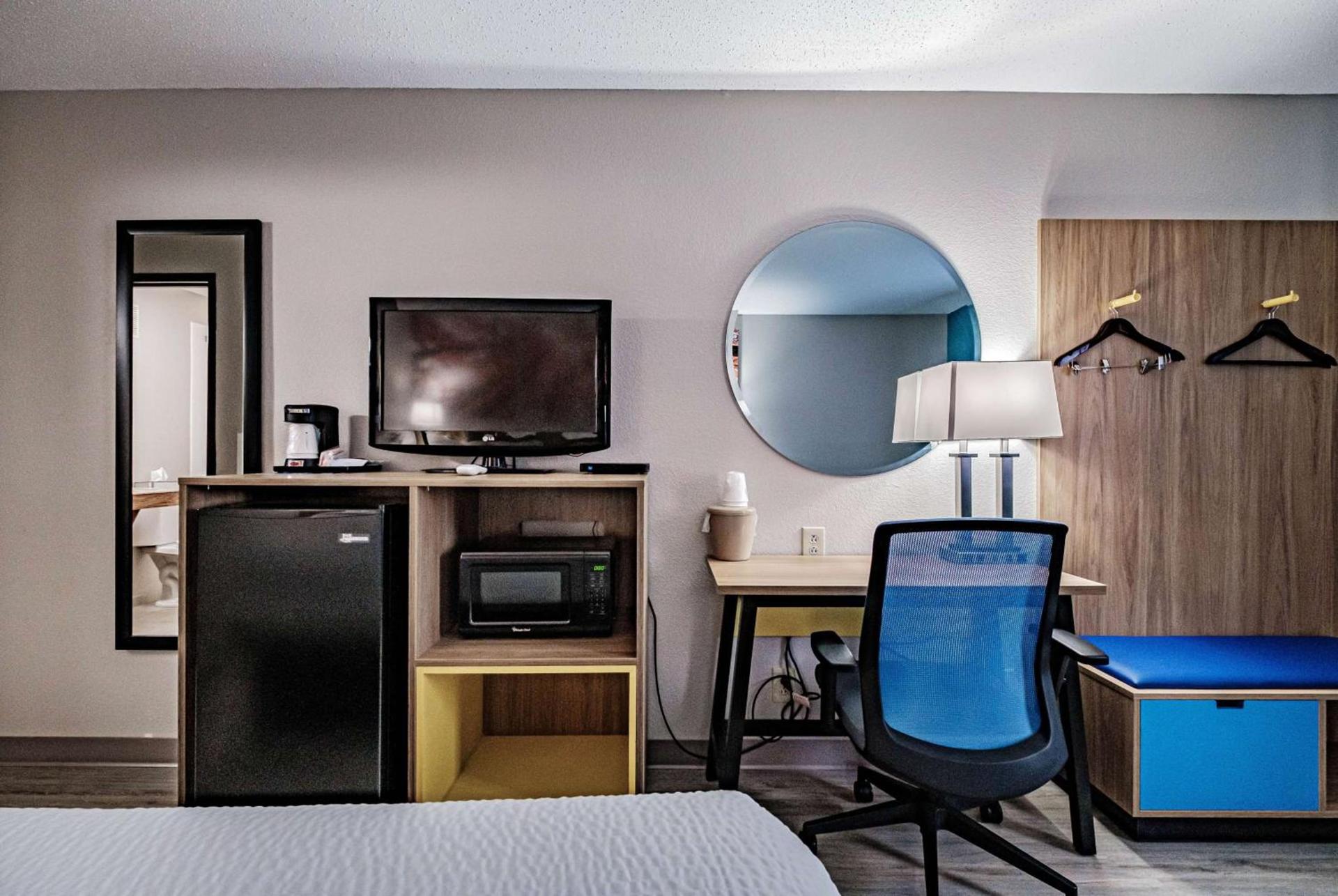 Days Inn by Wyndham Brunswick Bath Area photo 33