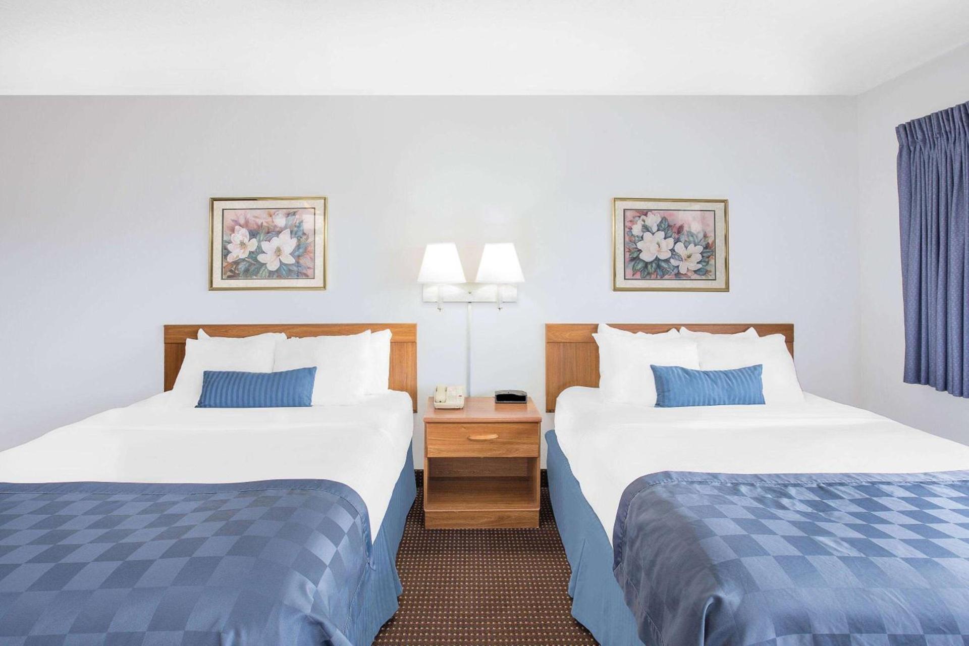 Ramada by Wyndham Hancock Waterfront photo 9