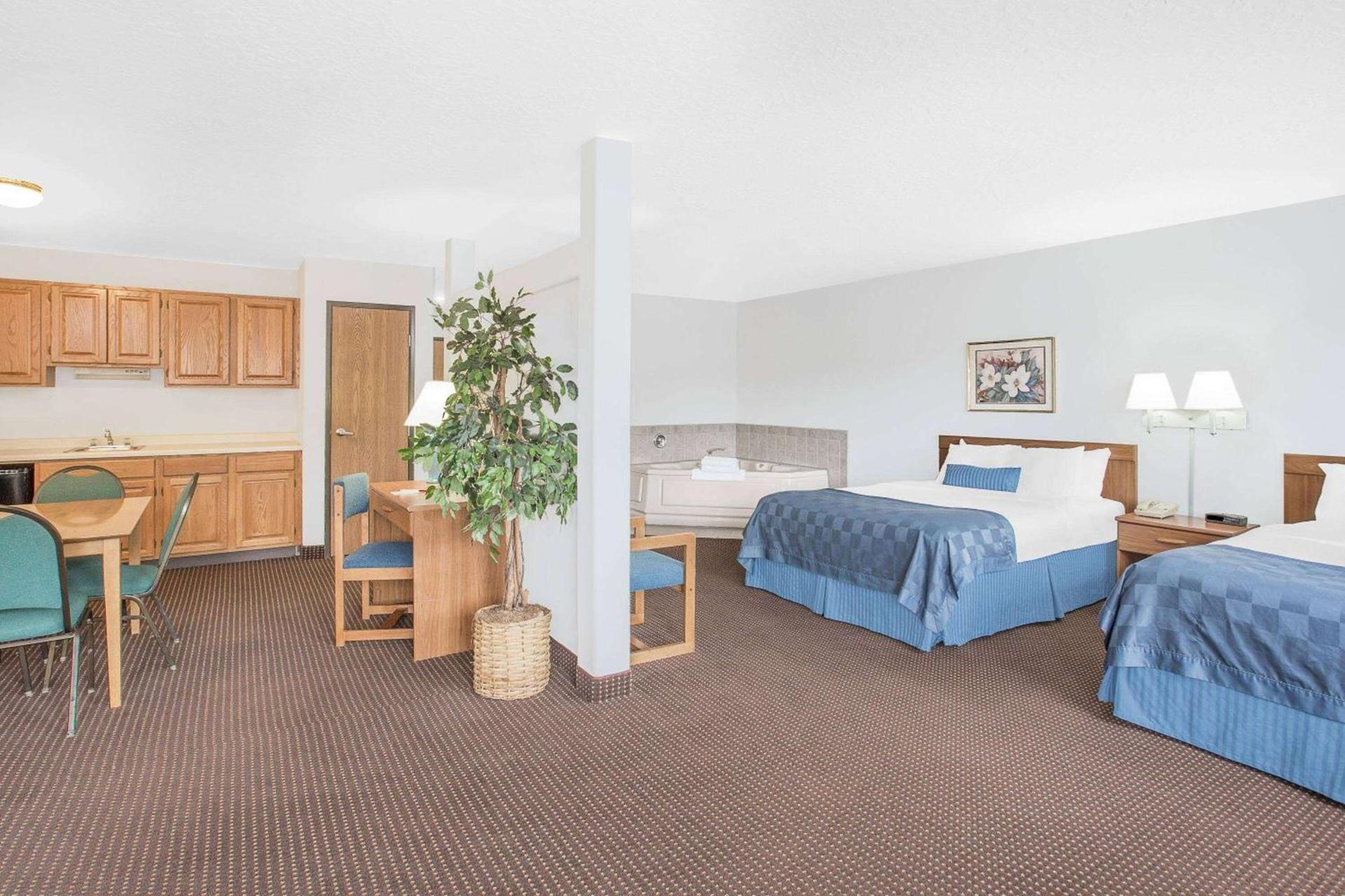 Ramada by Wyndham Hancock Waterfront photo 10