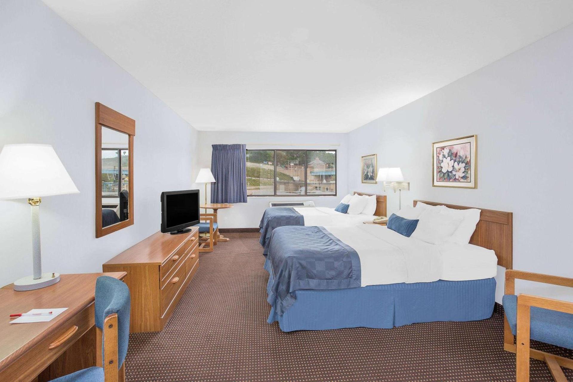 Ramada by Wyndham Hancock Waterfront photo 15