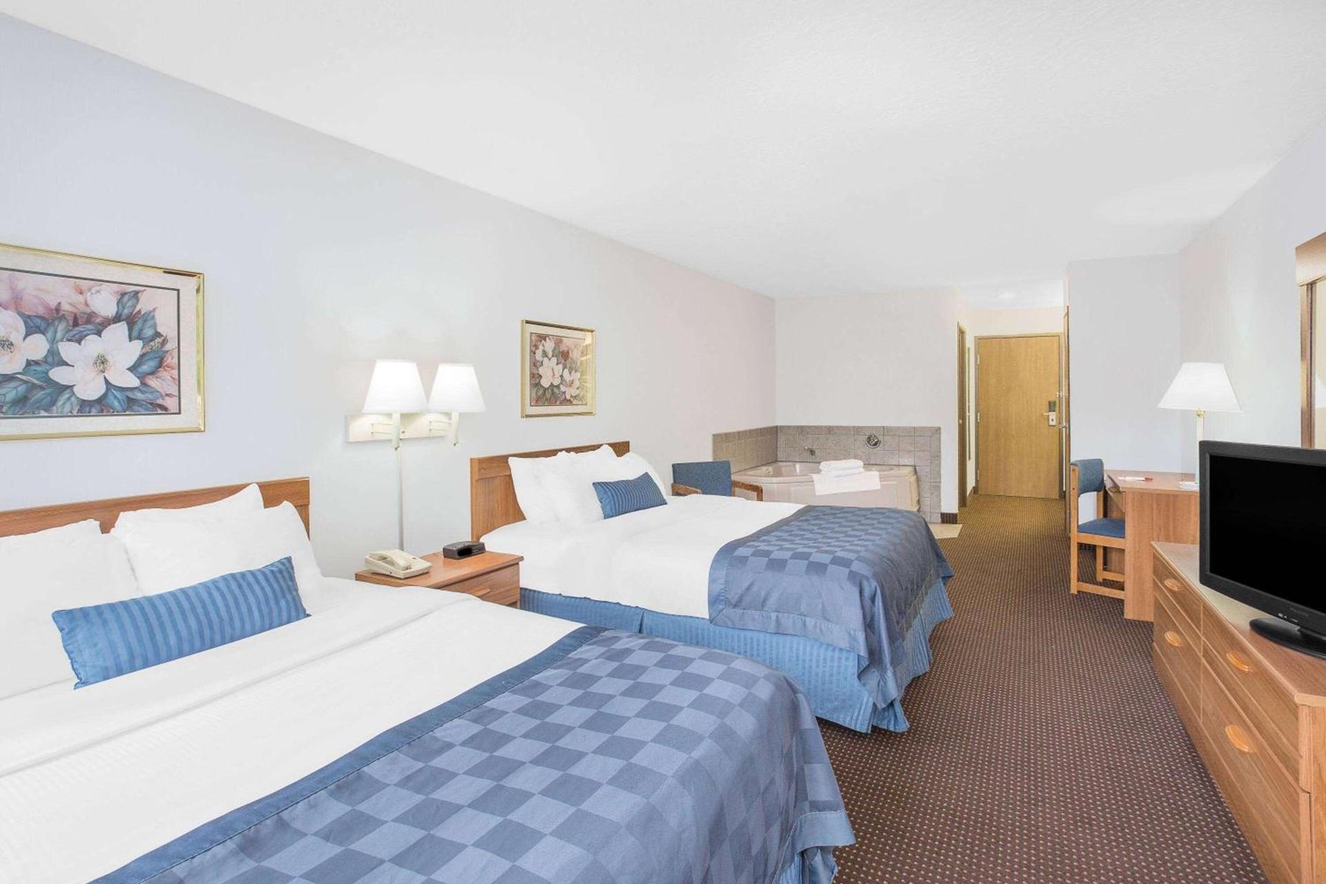 Ramada by Wyndham Hancock Waterfront photo 16
