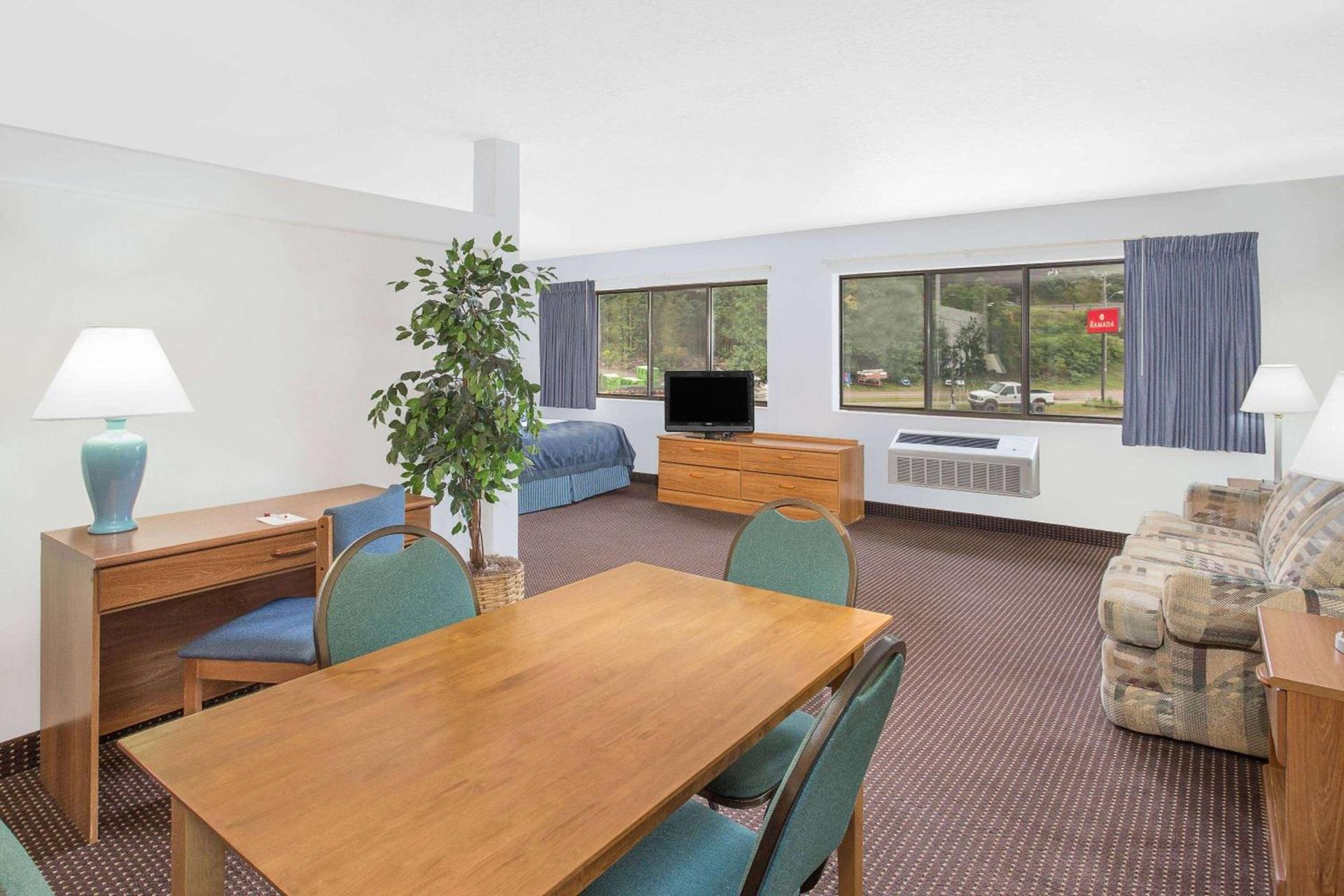 Ramada by Wyndham Hancock Waterfront photo 21