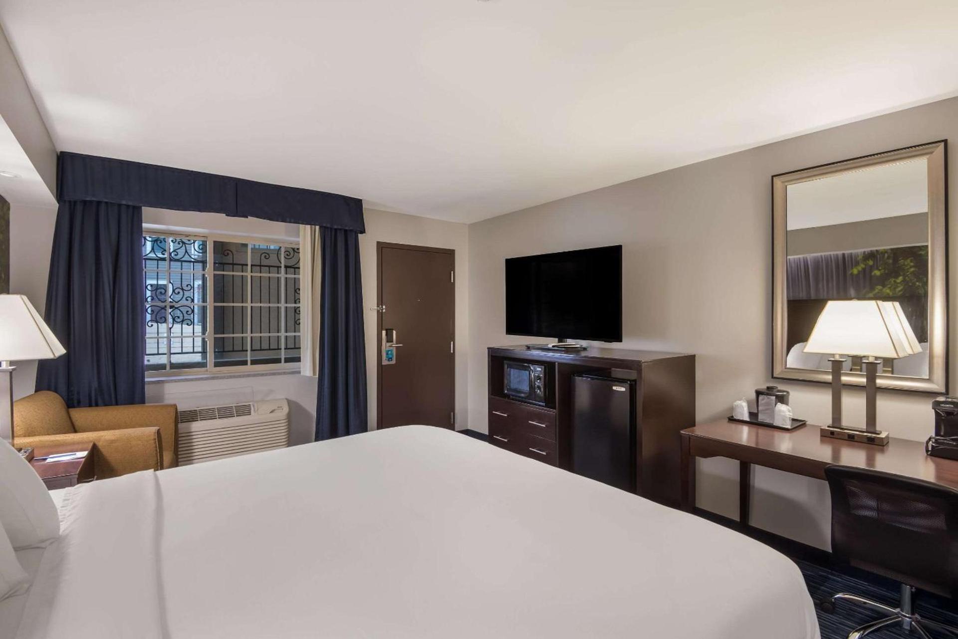Clarion Pointe Syracuse Downtown photo 22