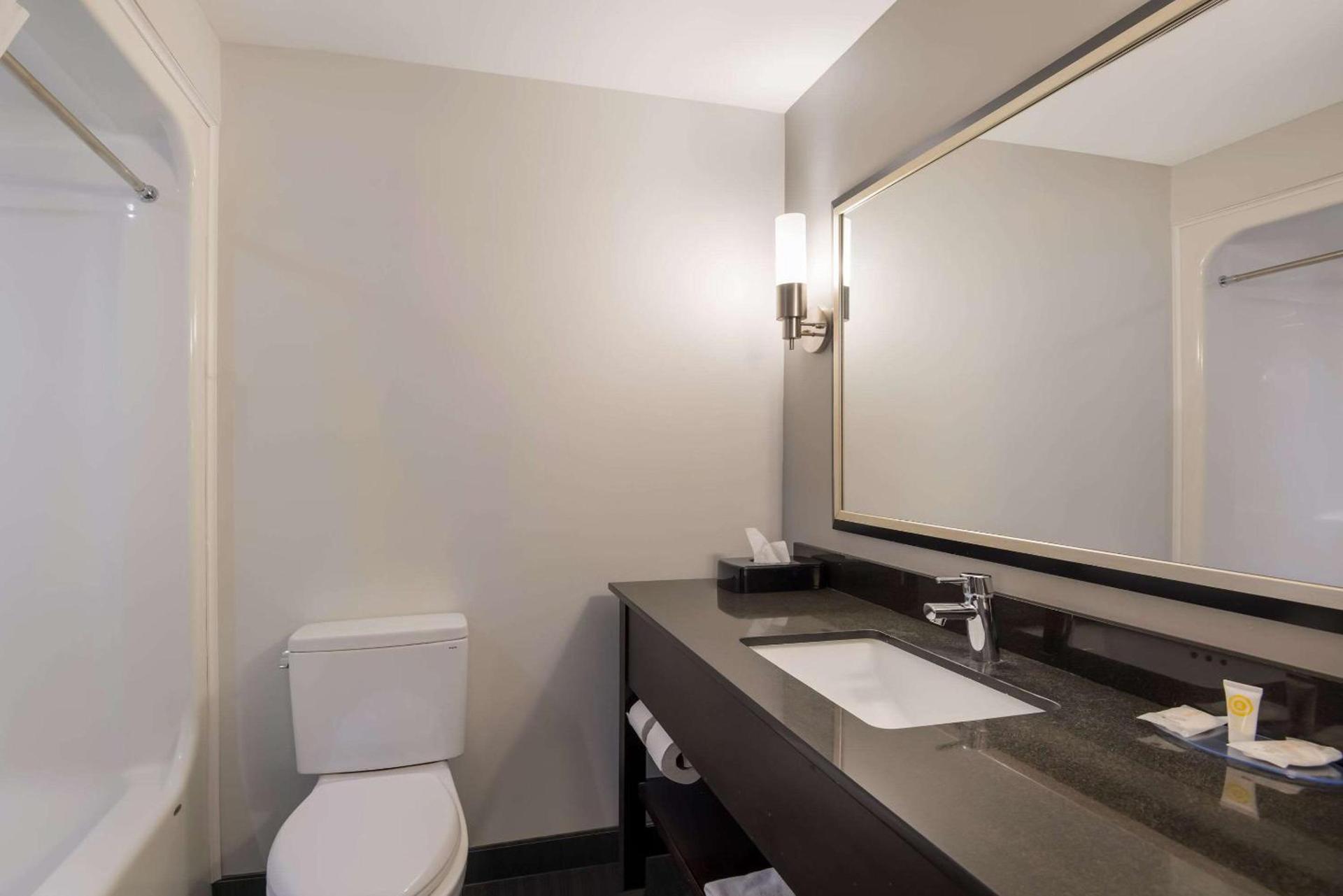 Clarion Pointe Syracuse Downtown photo 15