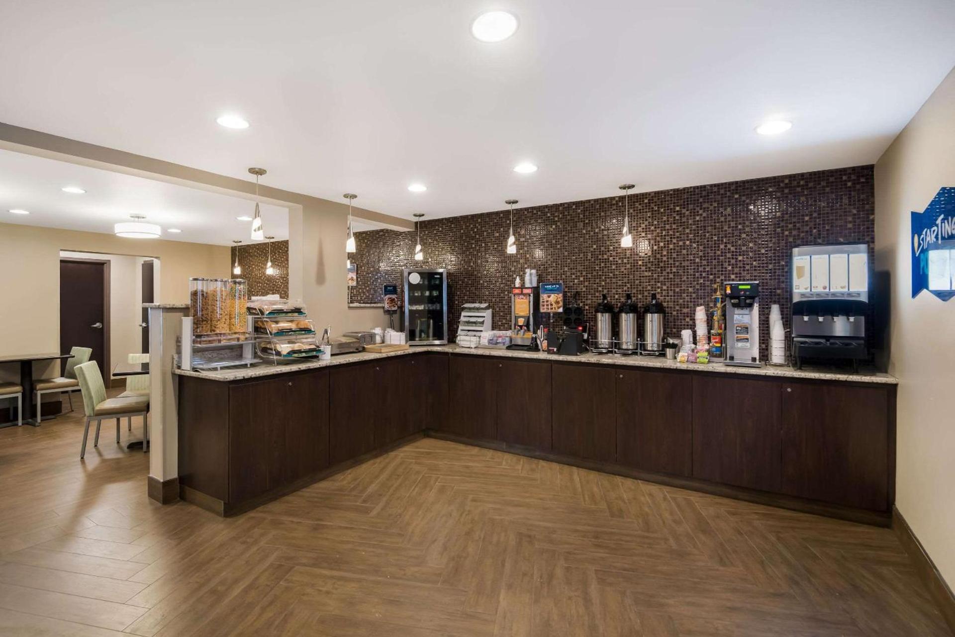 Clarion Pointe Syracuse Downtown photo 25