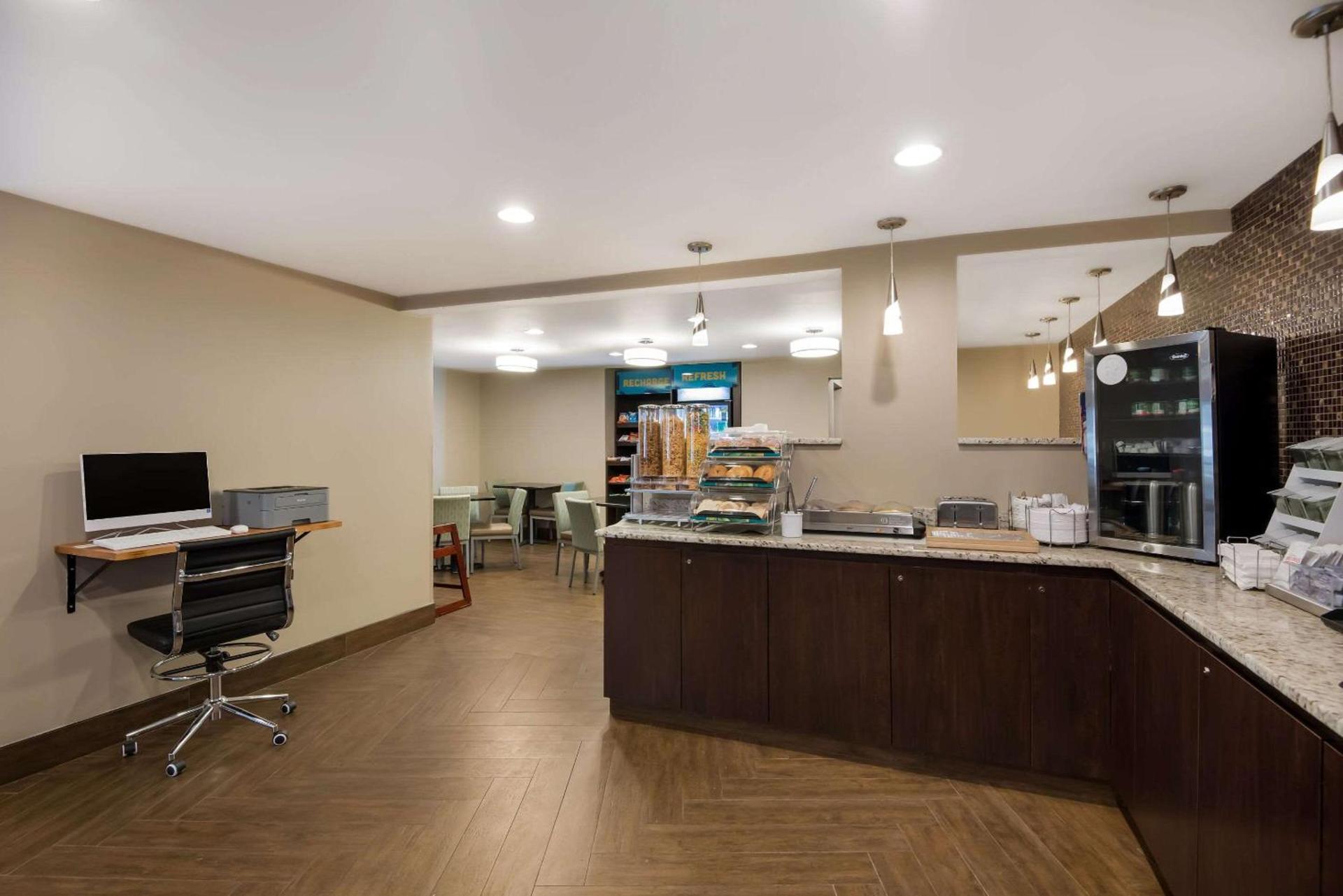 Clarion Pointe Syracuse Downtown photo 10