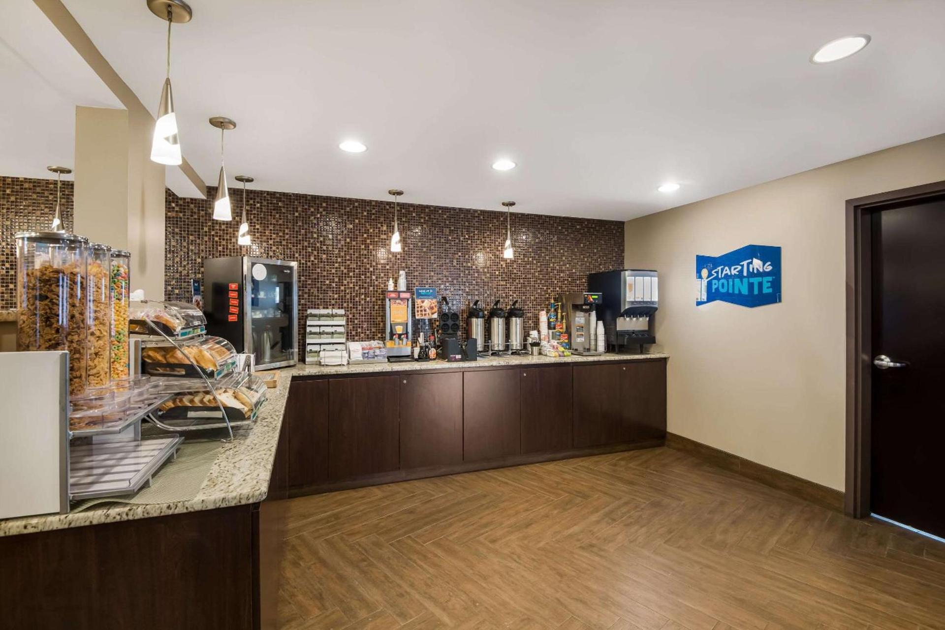 Clarion Pointe Syracuse Downtown photo 18