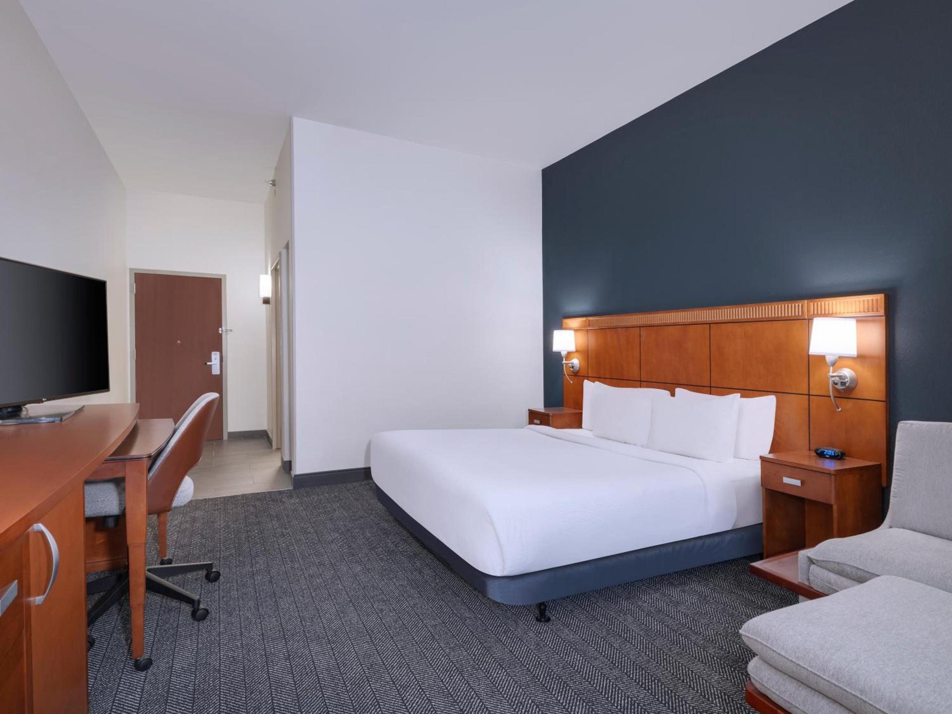 Courtyard Tampa North / I-75 Fletcher photo 52