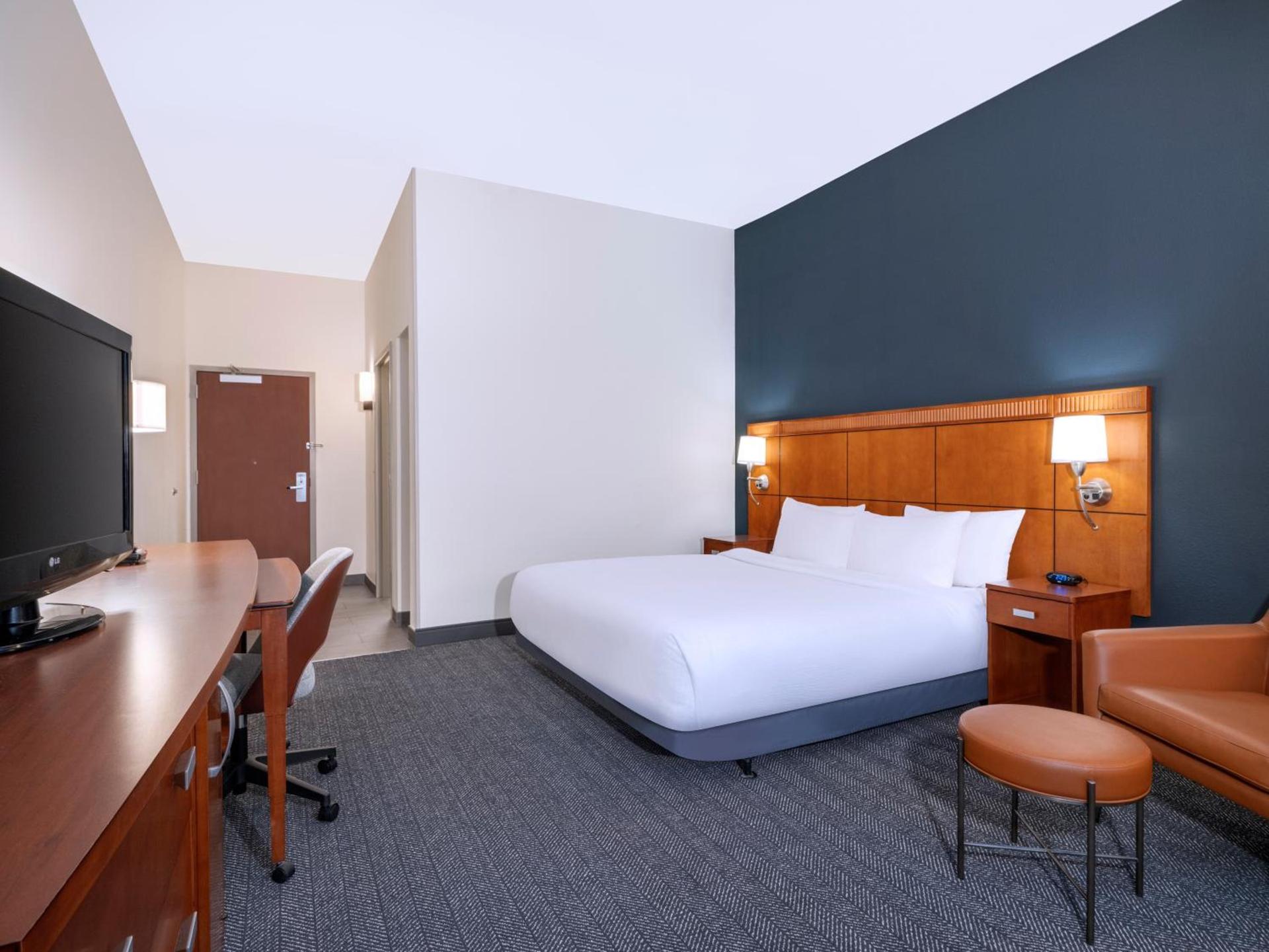 Courtyard Tampa North / I-75 Fletcher photo 54