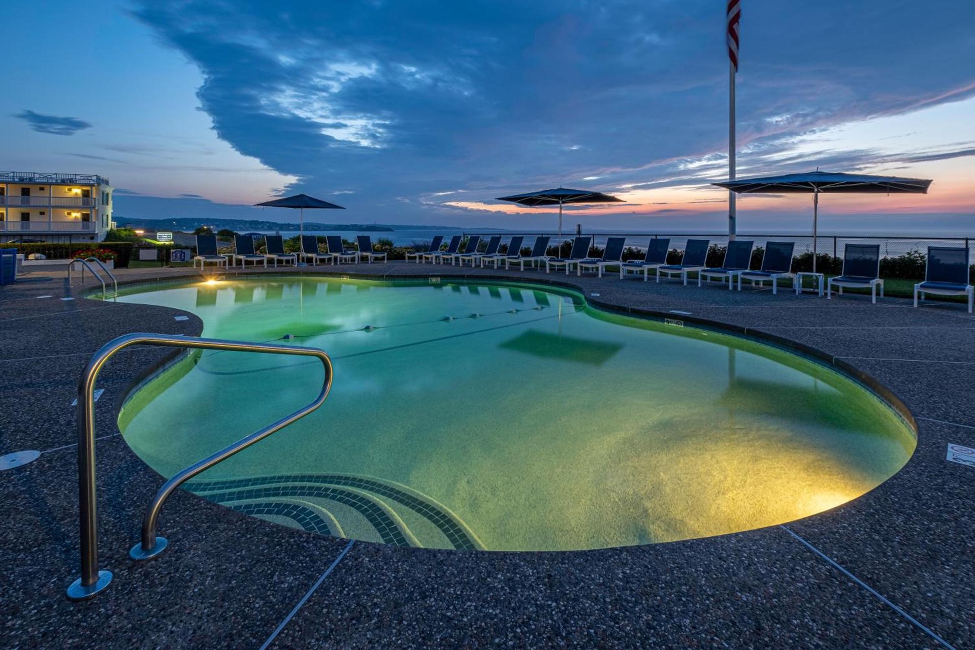 Atlantis Oceanfront Inn Gloucester photo 25
