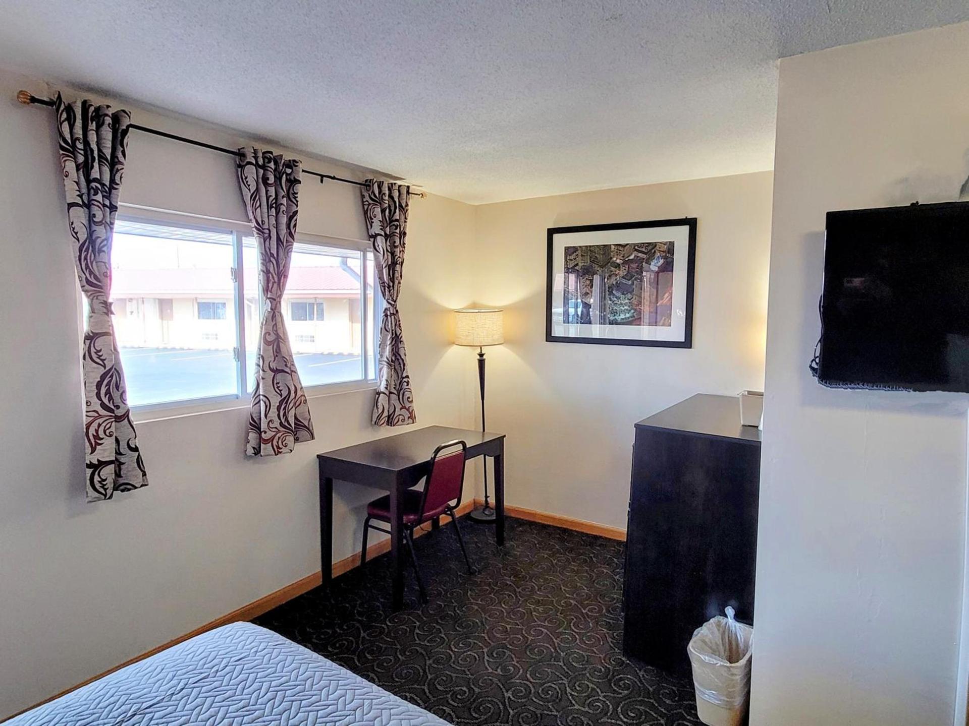 Woodland Inn photo 35