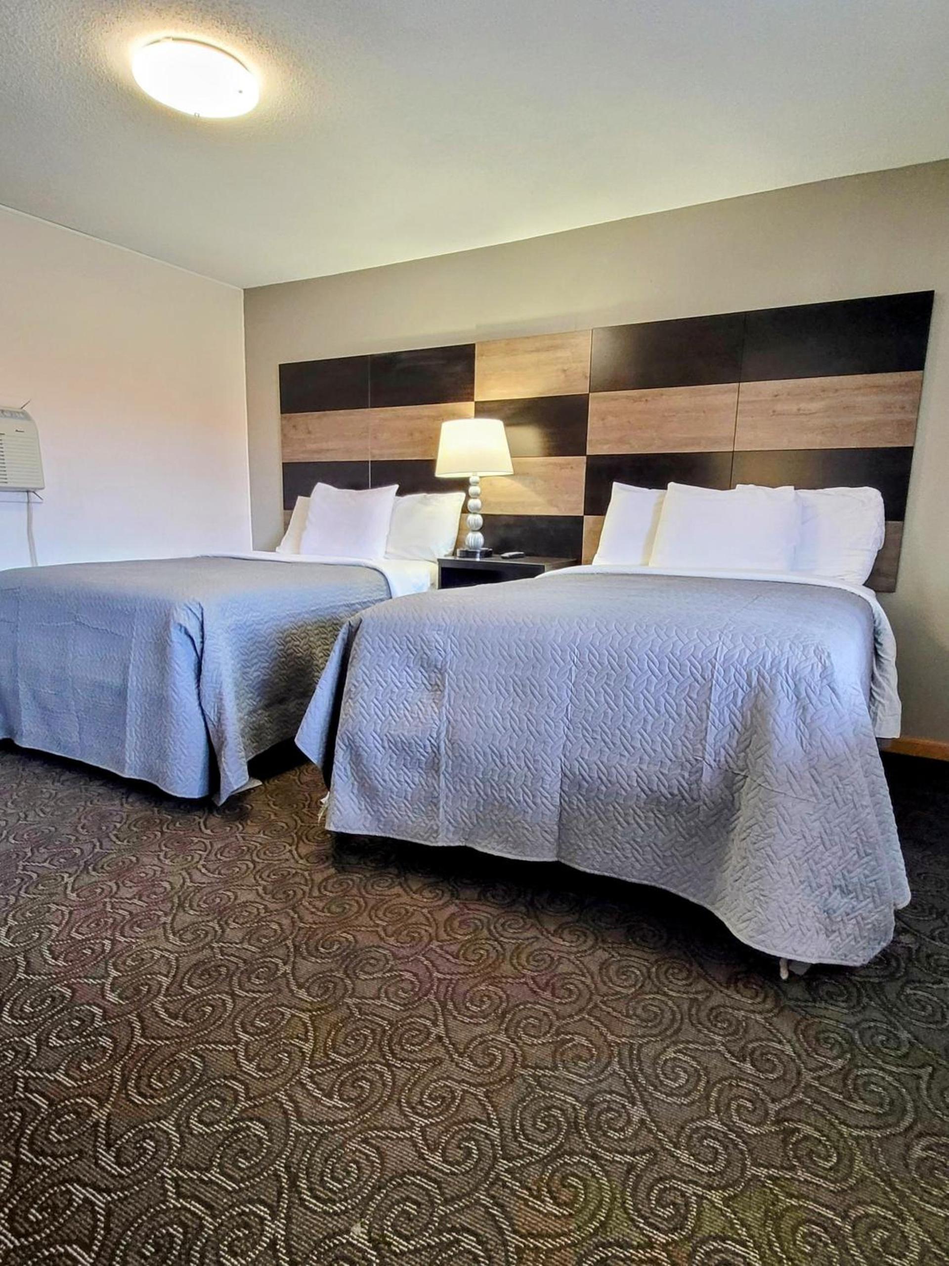 Woodland Inn photo 34