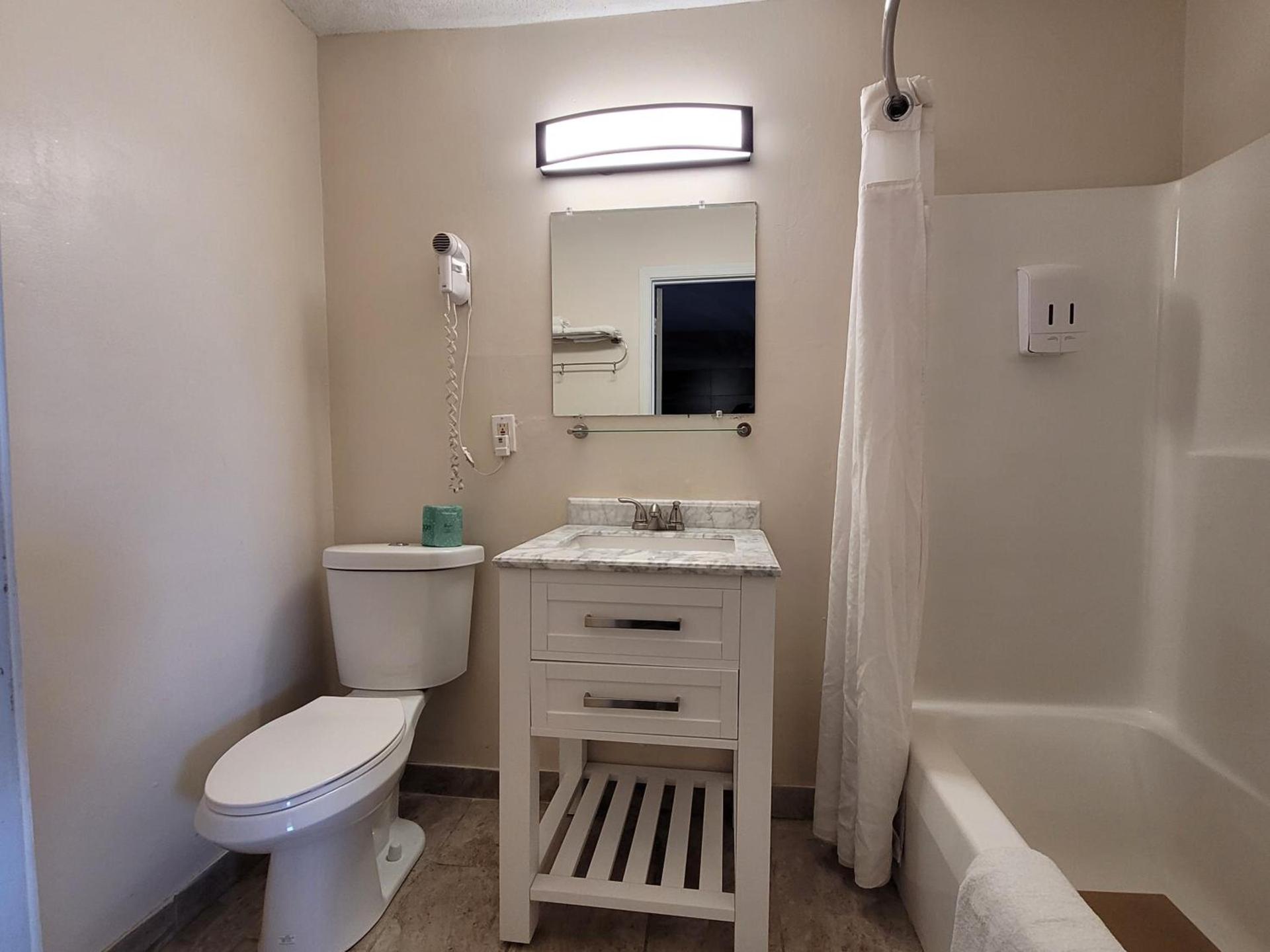 Woodland Inn photo 33
