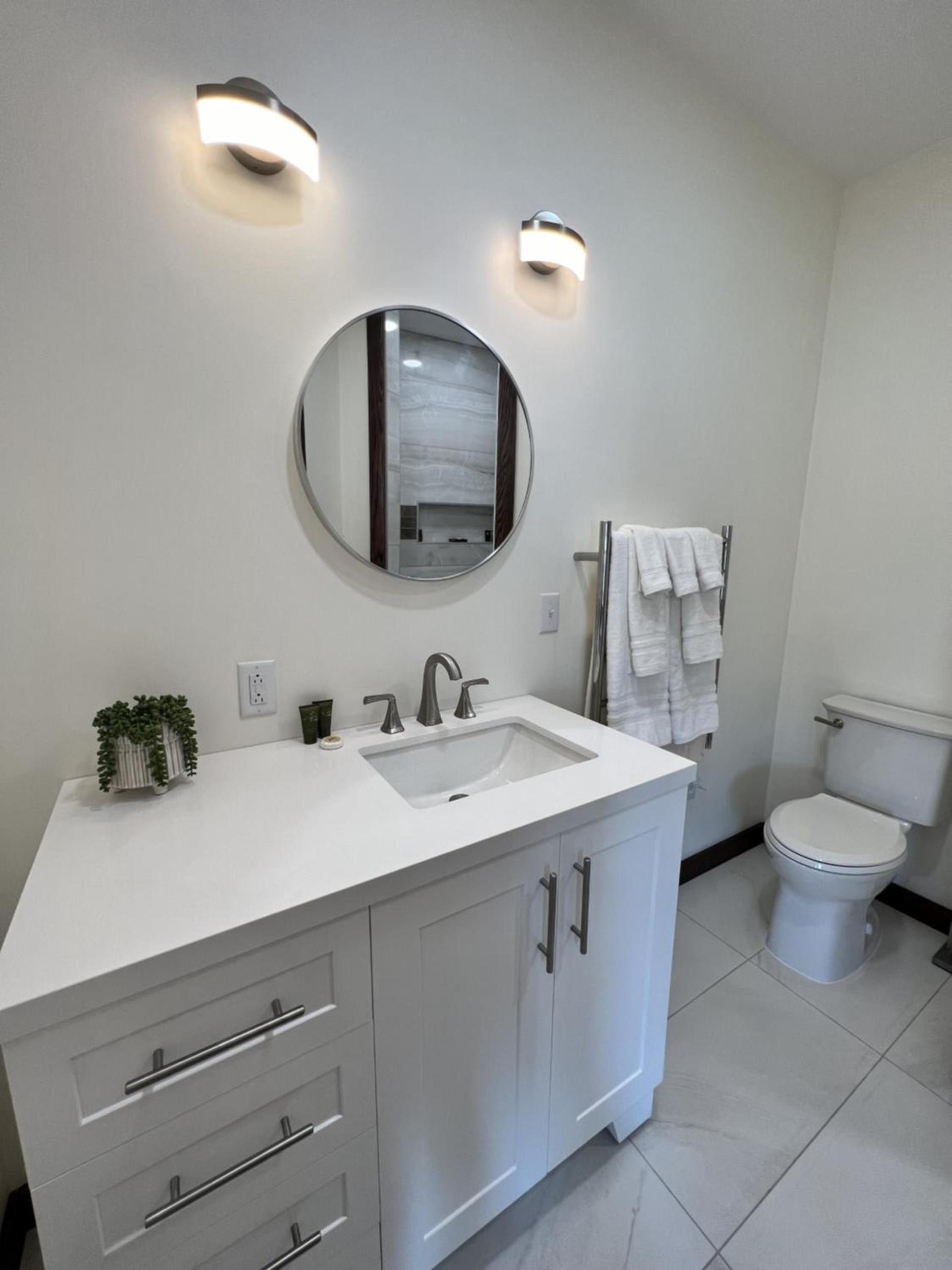 Monterey Inn photo 4