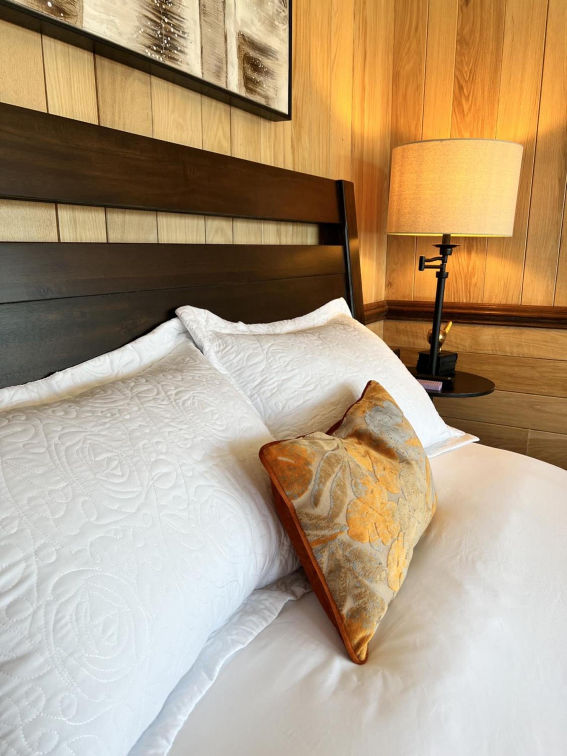 Monterey Inn photo 12