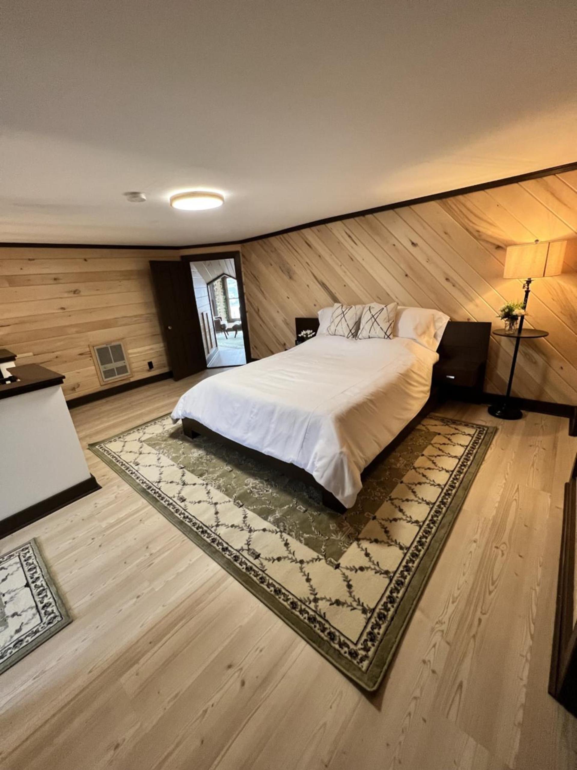 Monterey Inn photo 14