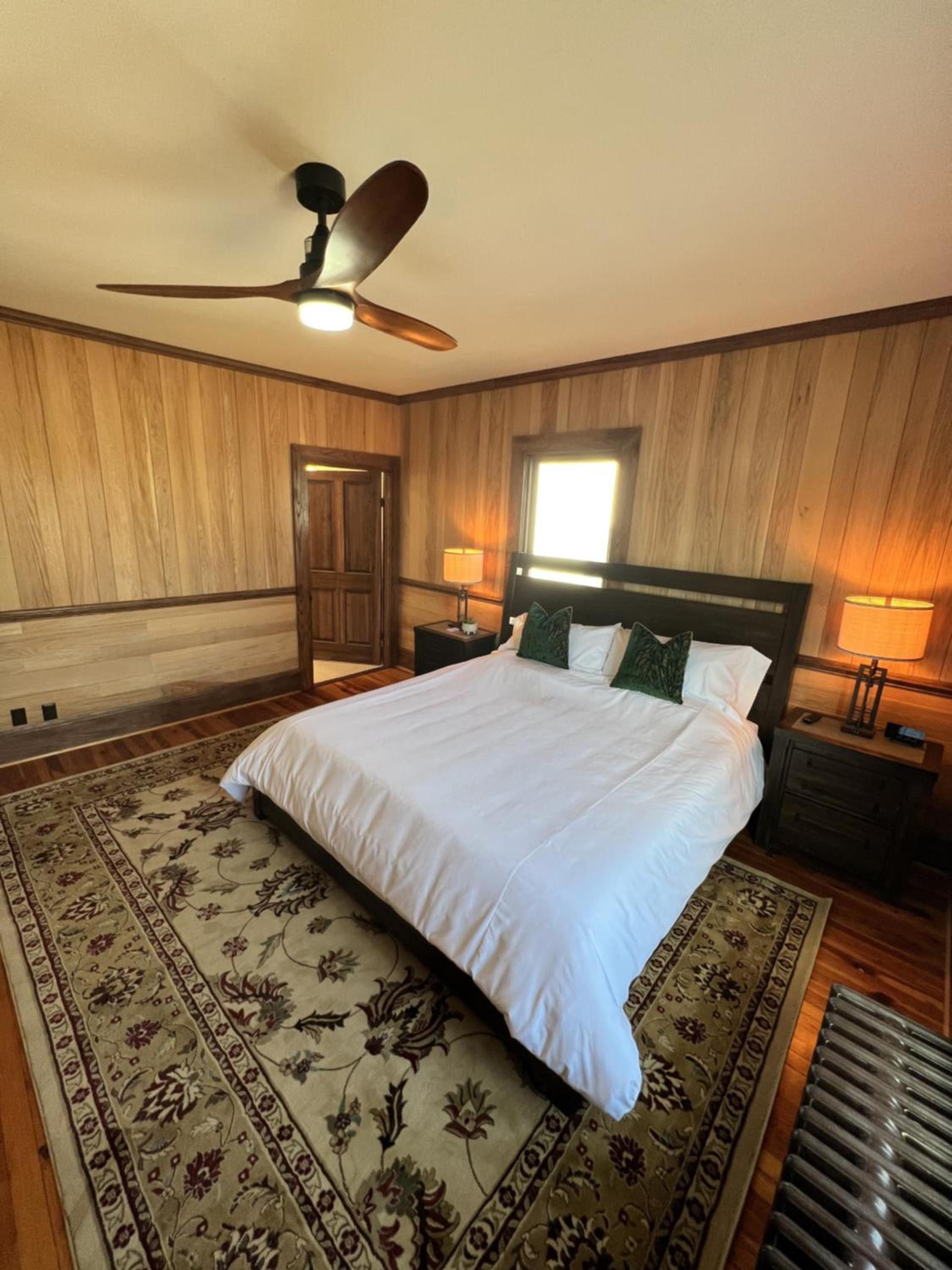 Monterey Inn photo 17