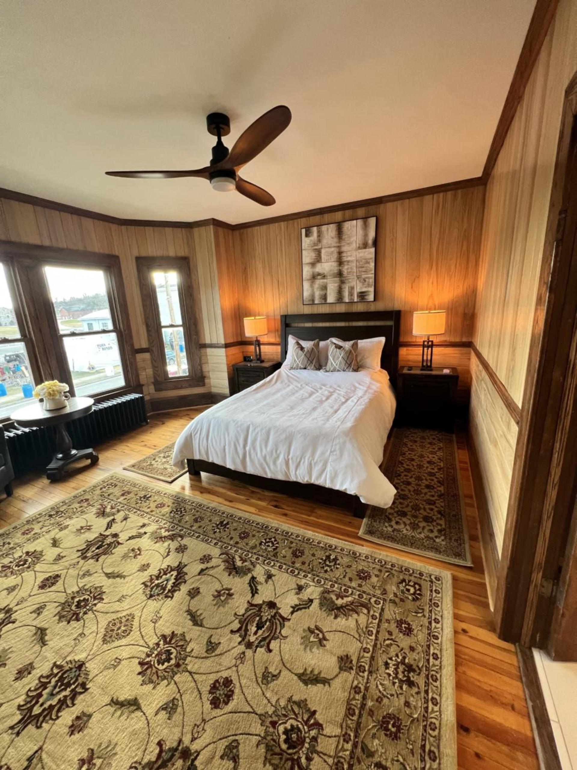 Monterey Inn photo 21