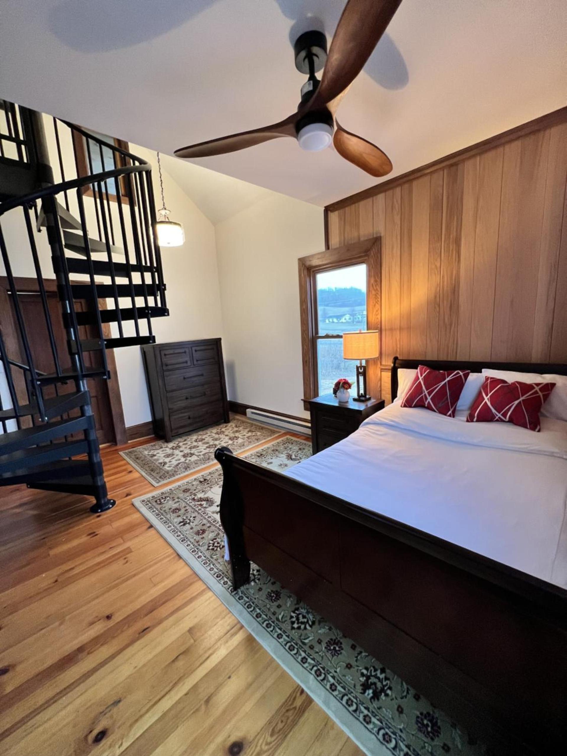 Monterey Inn photo 24