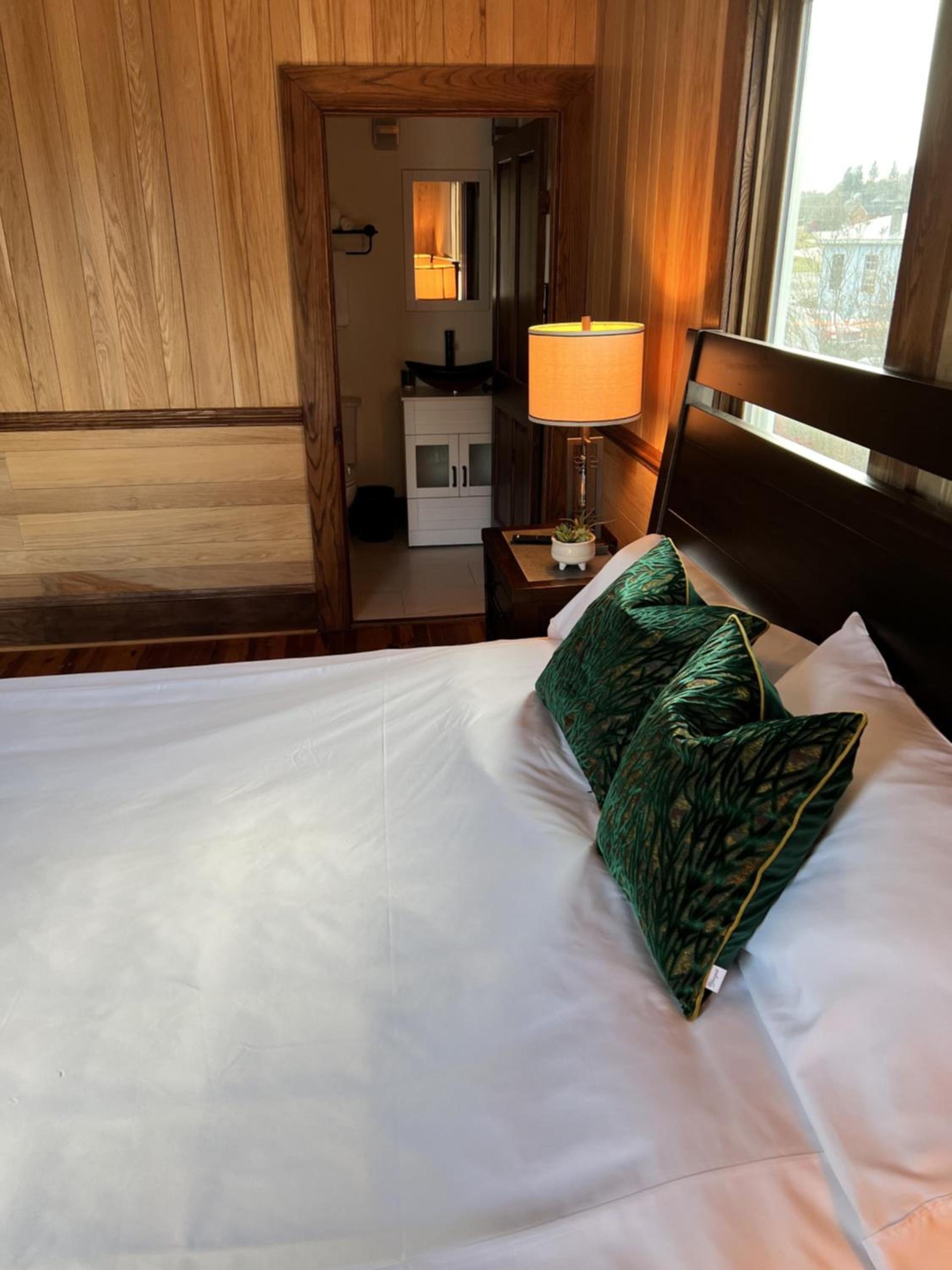 Monterey Inn photo 27