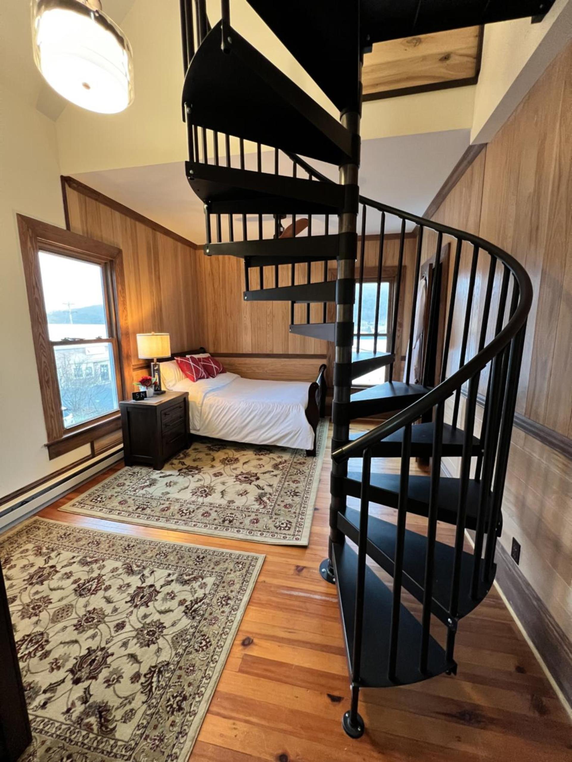 Monterey Inn photo 34