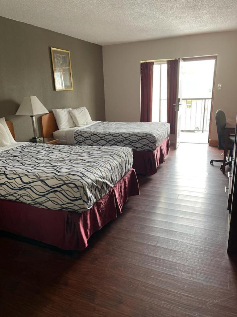 Bear Mount Inn & Suites photo 9