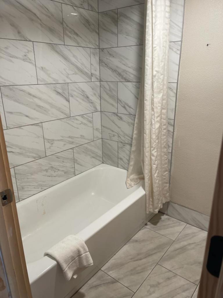 Bear Mount Inn & Suites photo 10