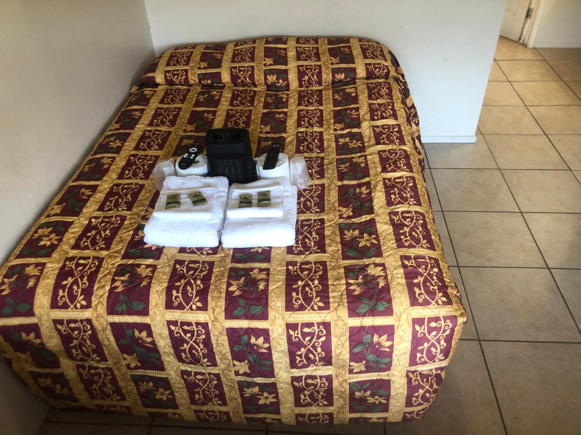 Crown Inn & Suites photo 25