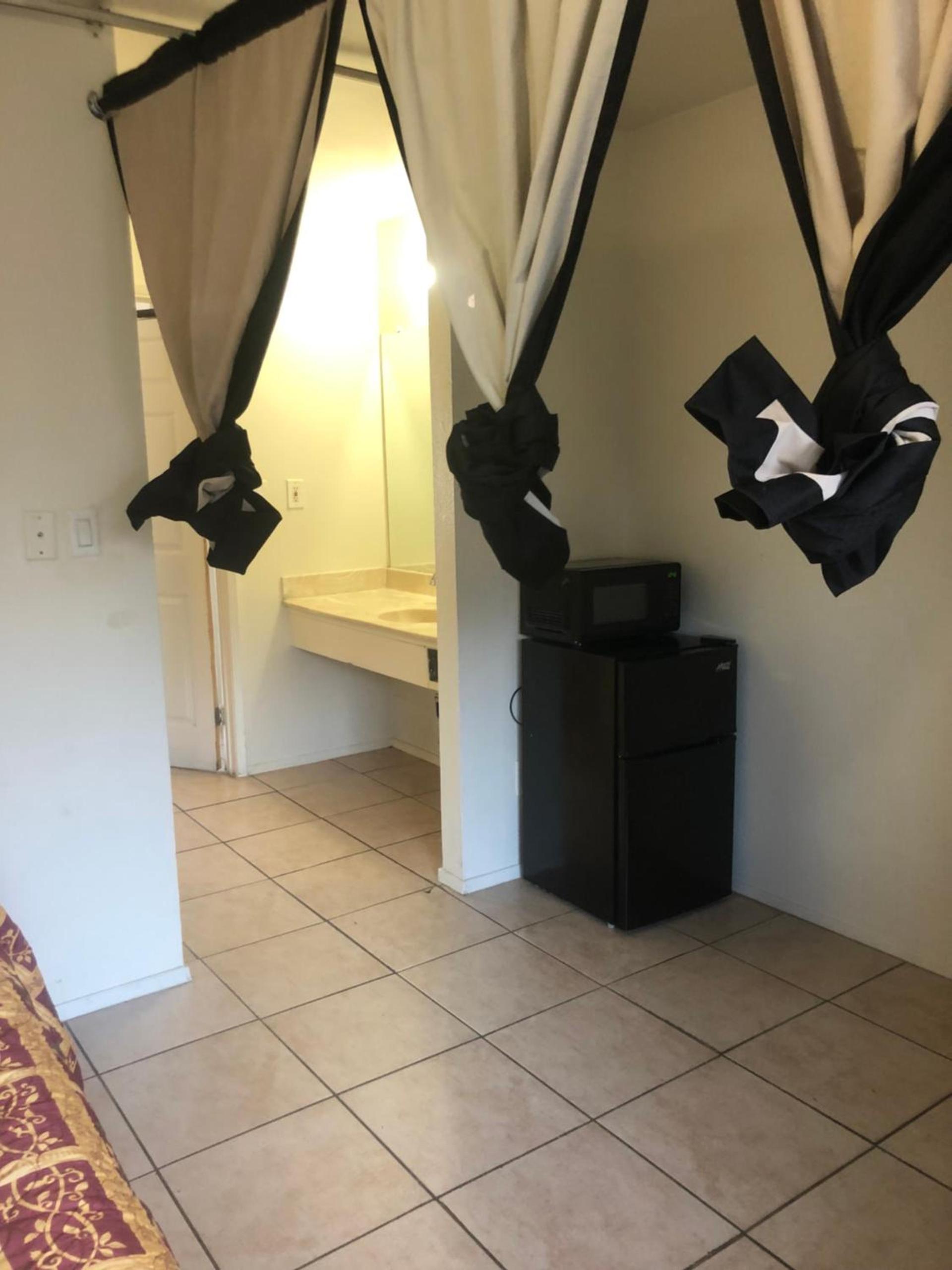 Crown Inn & Suites photo 8