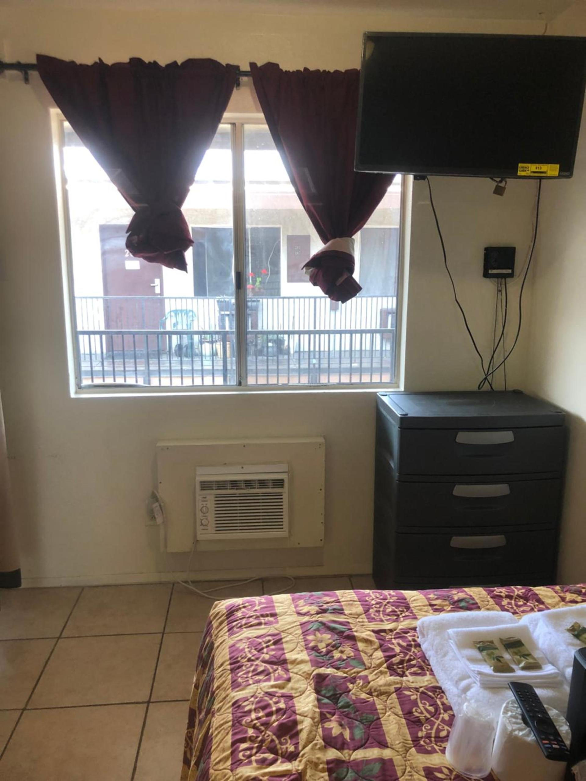 Crown Inn & Suites photo 31