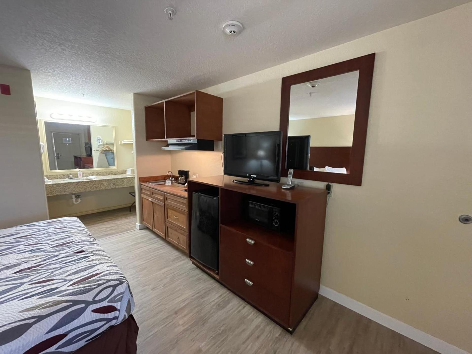 Kenedy Inn and Suites photo 14