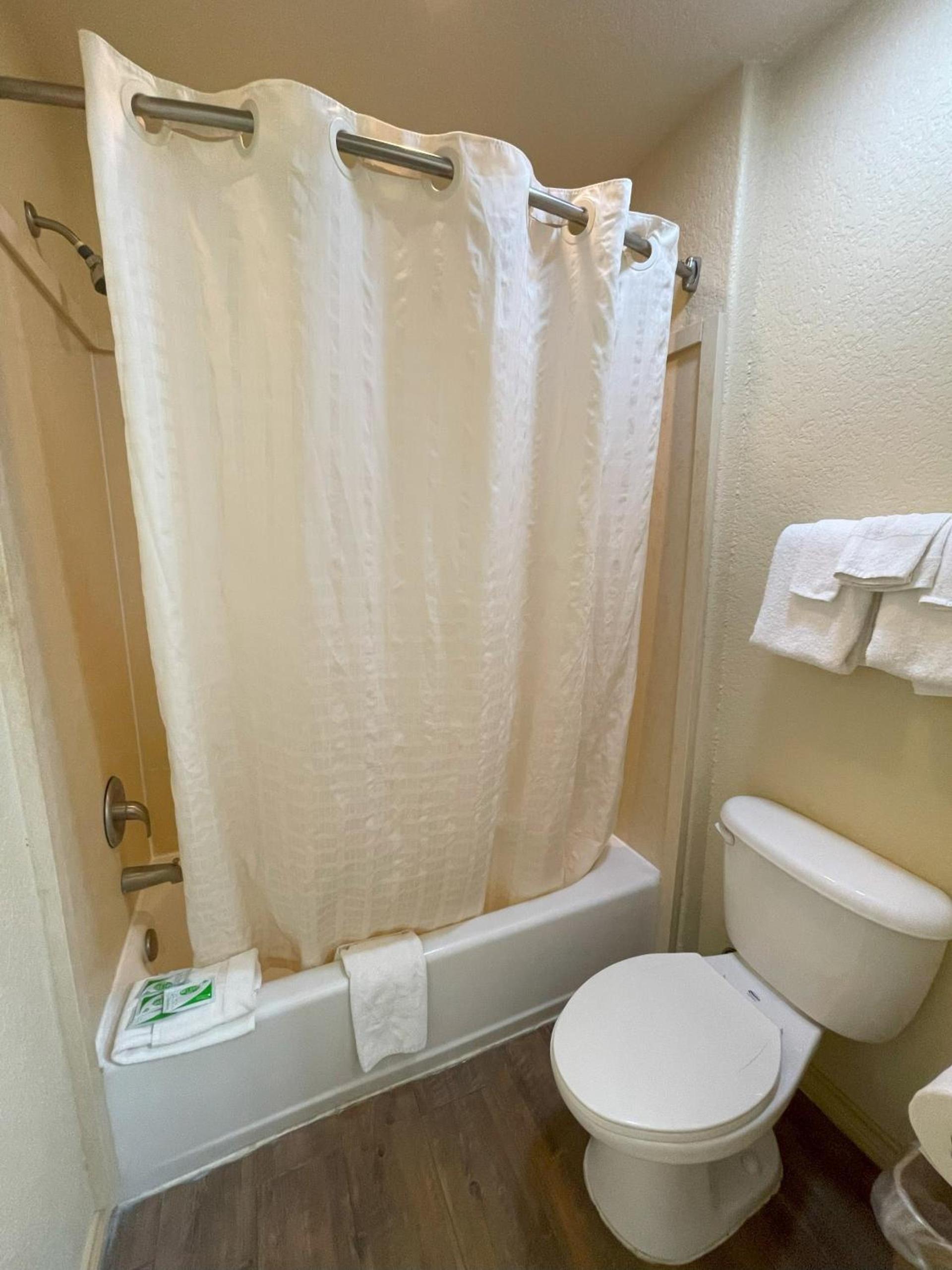 Kenedy Inn and Suites photo 16