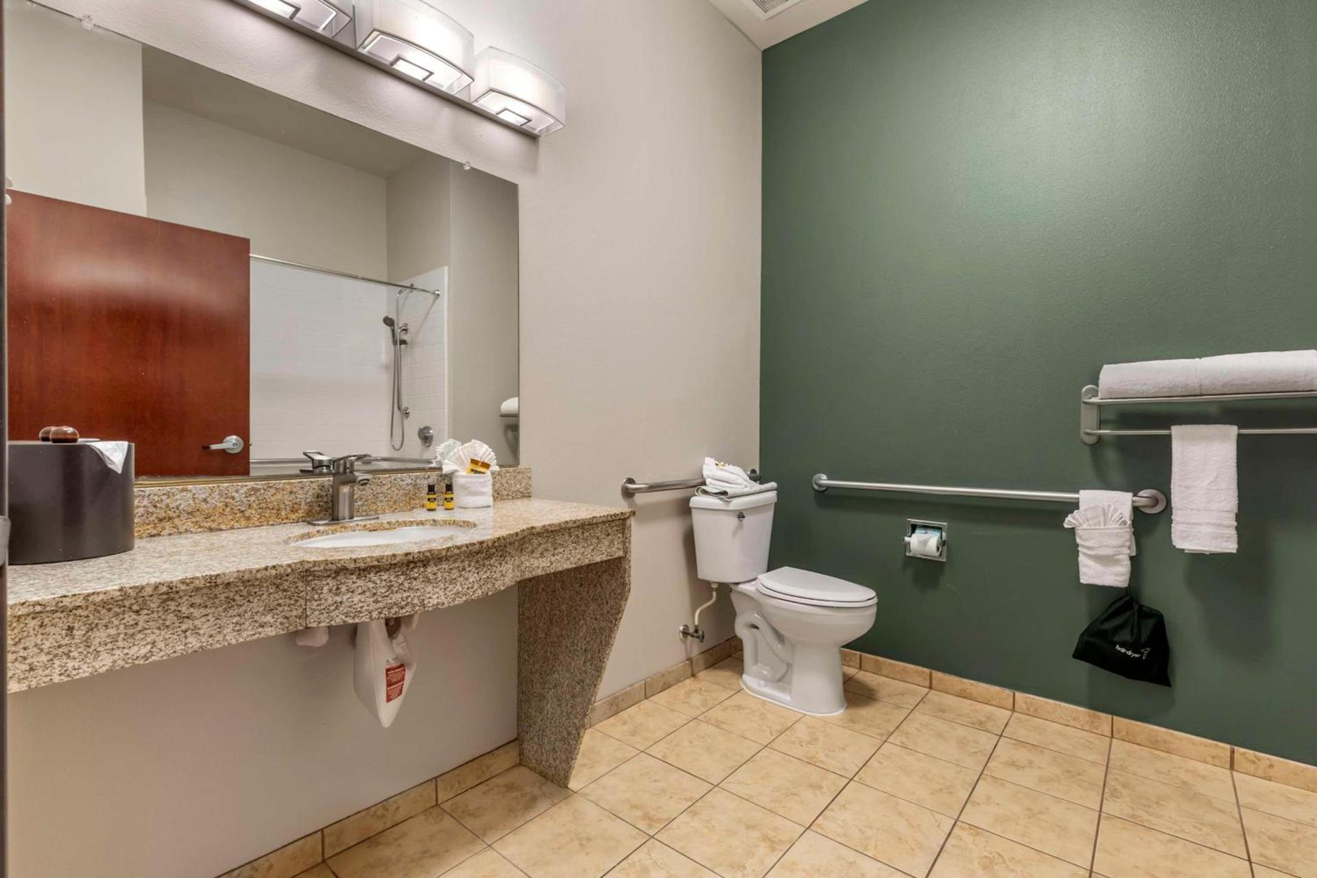 Best Western Plus Duncanville Dallas photo 27