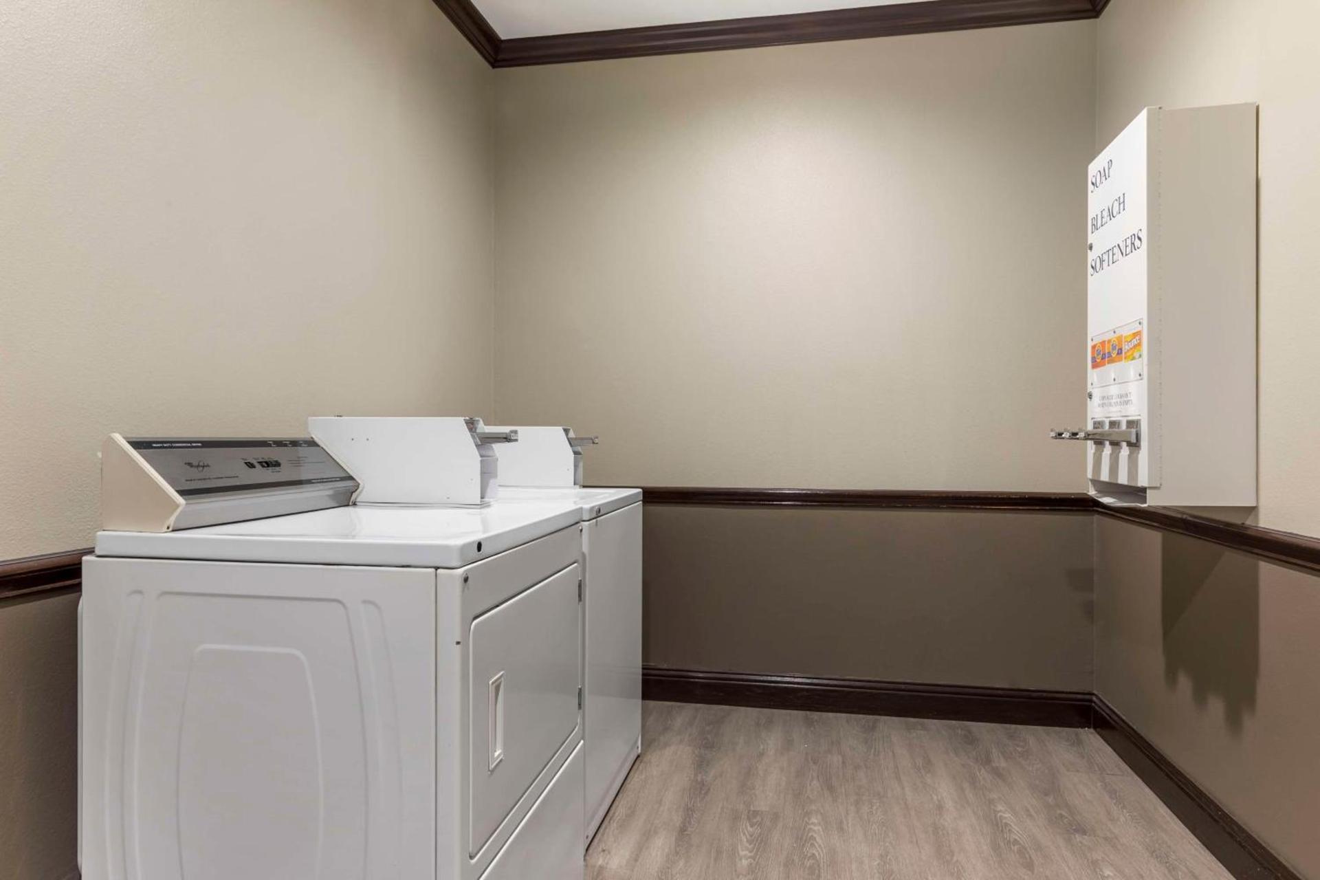 Best Western Plus Duncanville Dallas photo 31